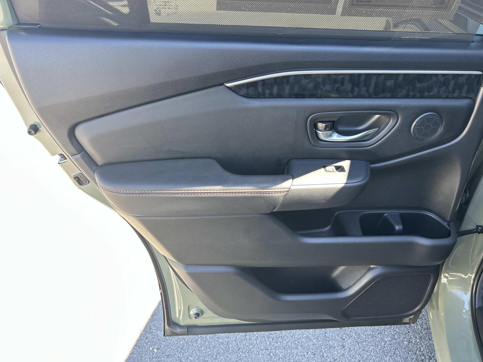 Vehicle photo 27