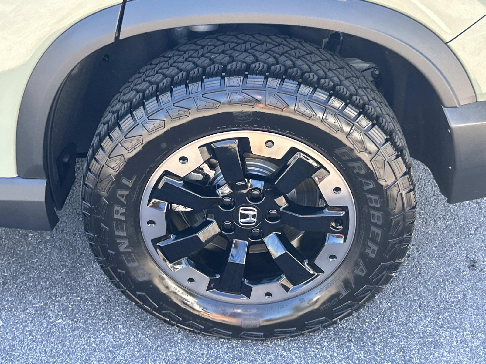 Vehicle photo 17