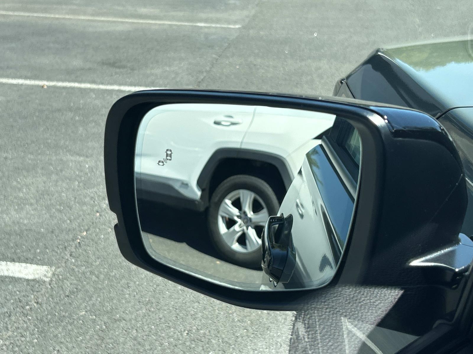 Vehicle photo 20
