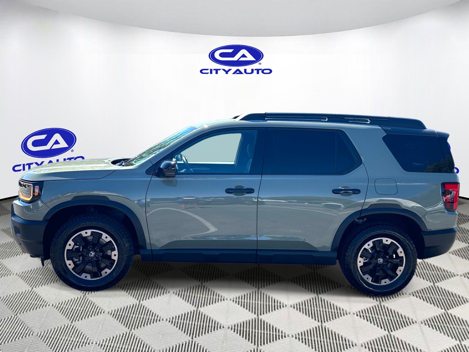 Vehicle photo 7