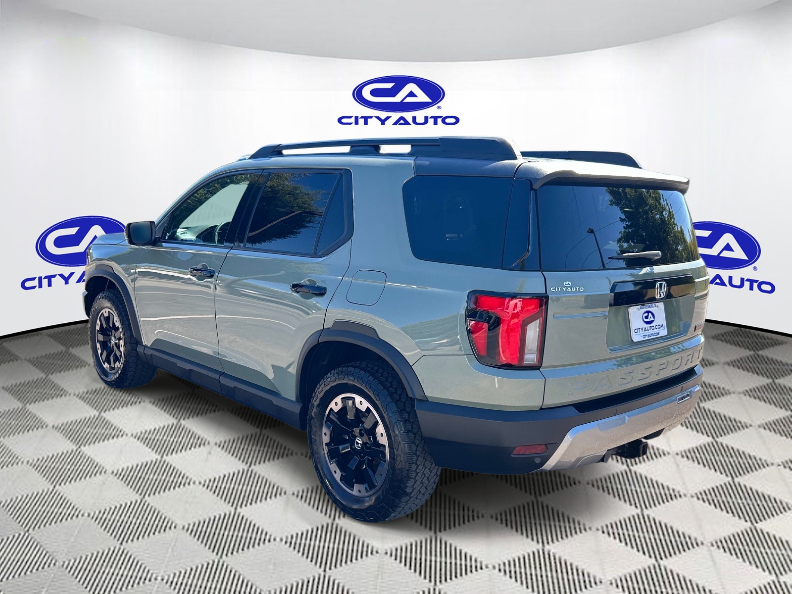 Vehicle photo 5