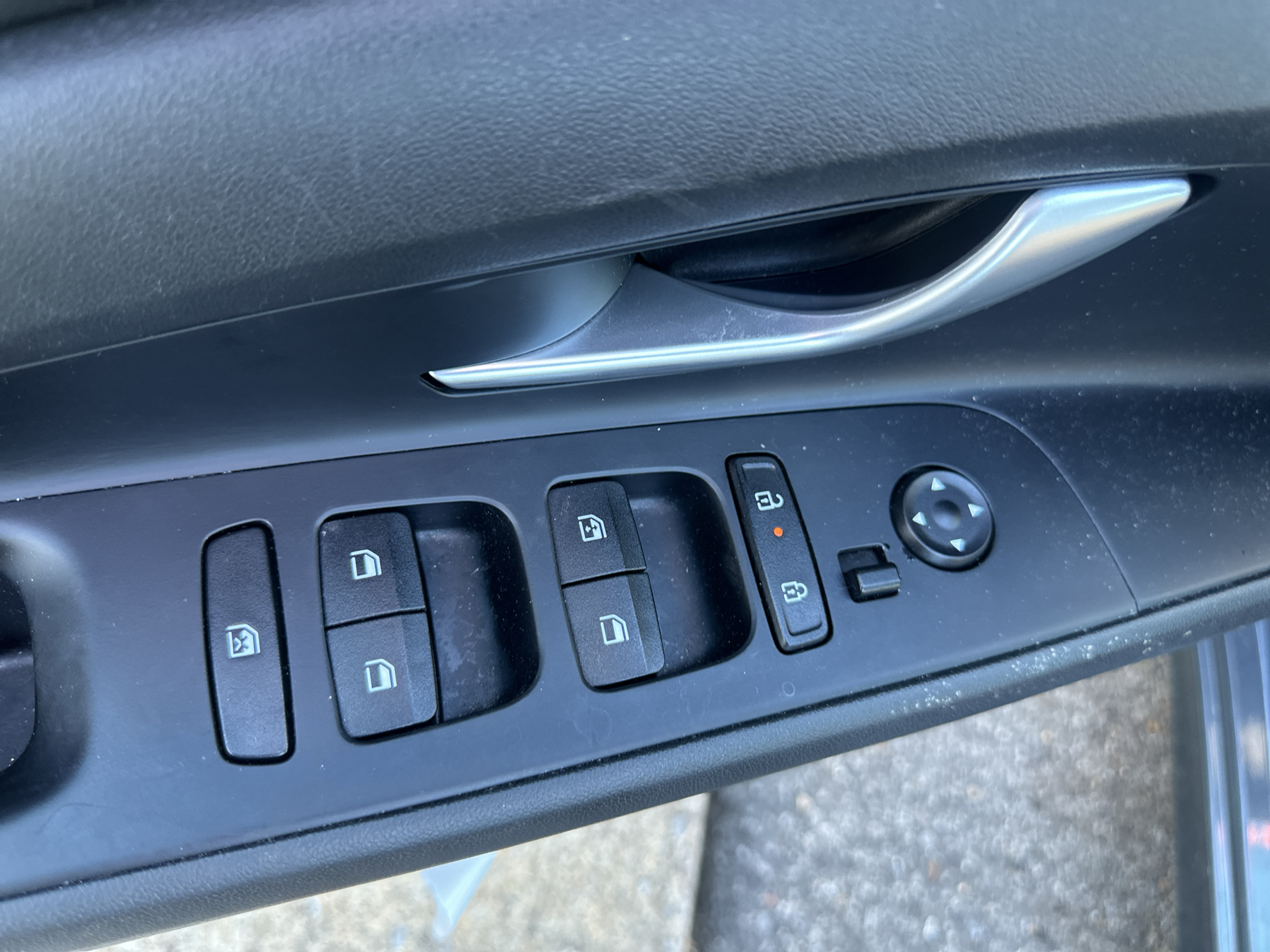 Vehicle photo 19
