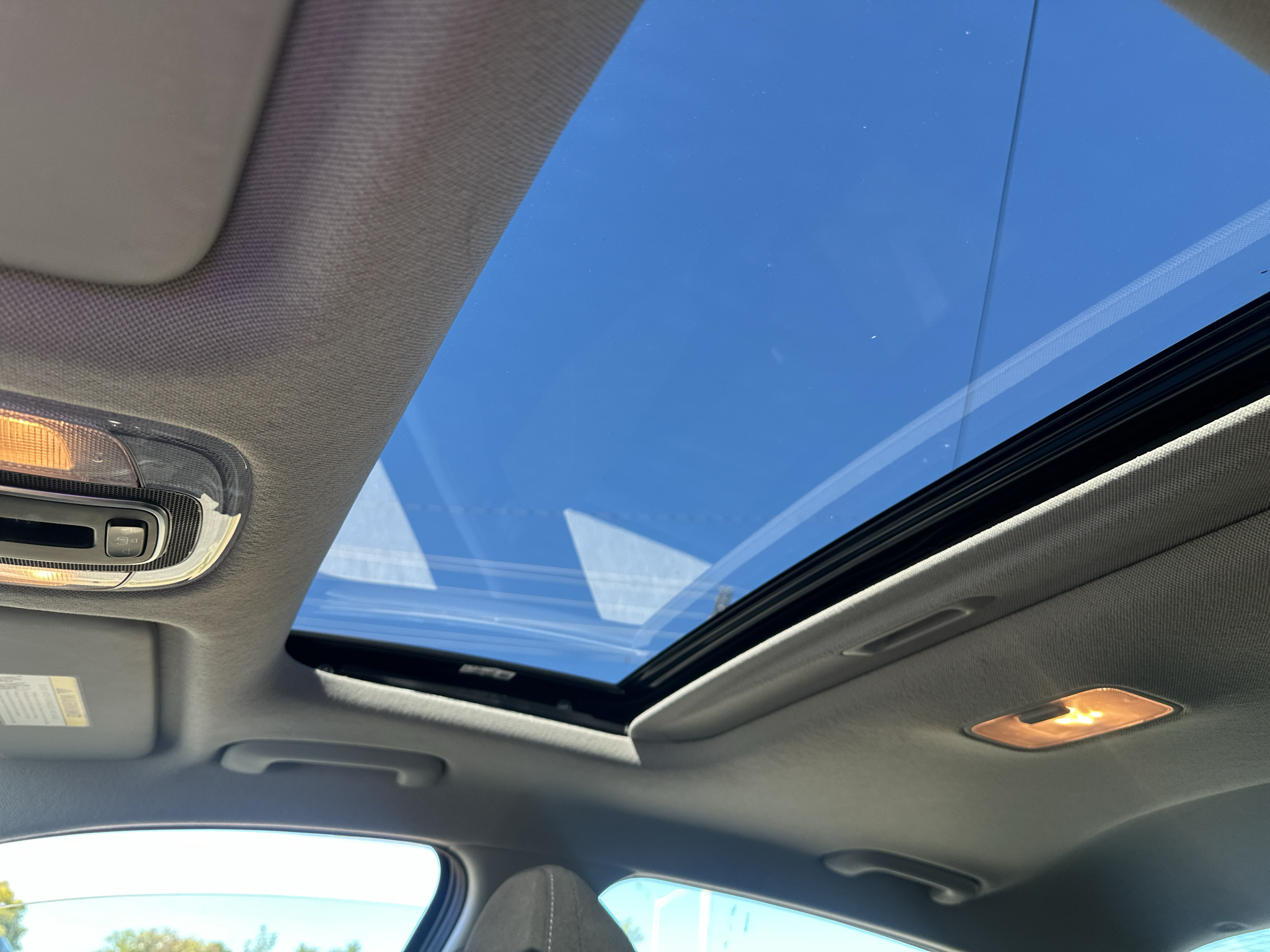 Vehicle photo 30