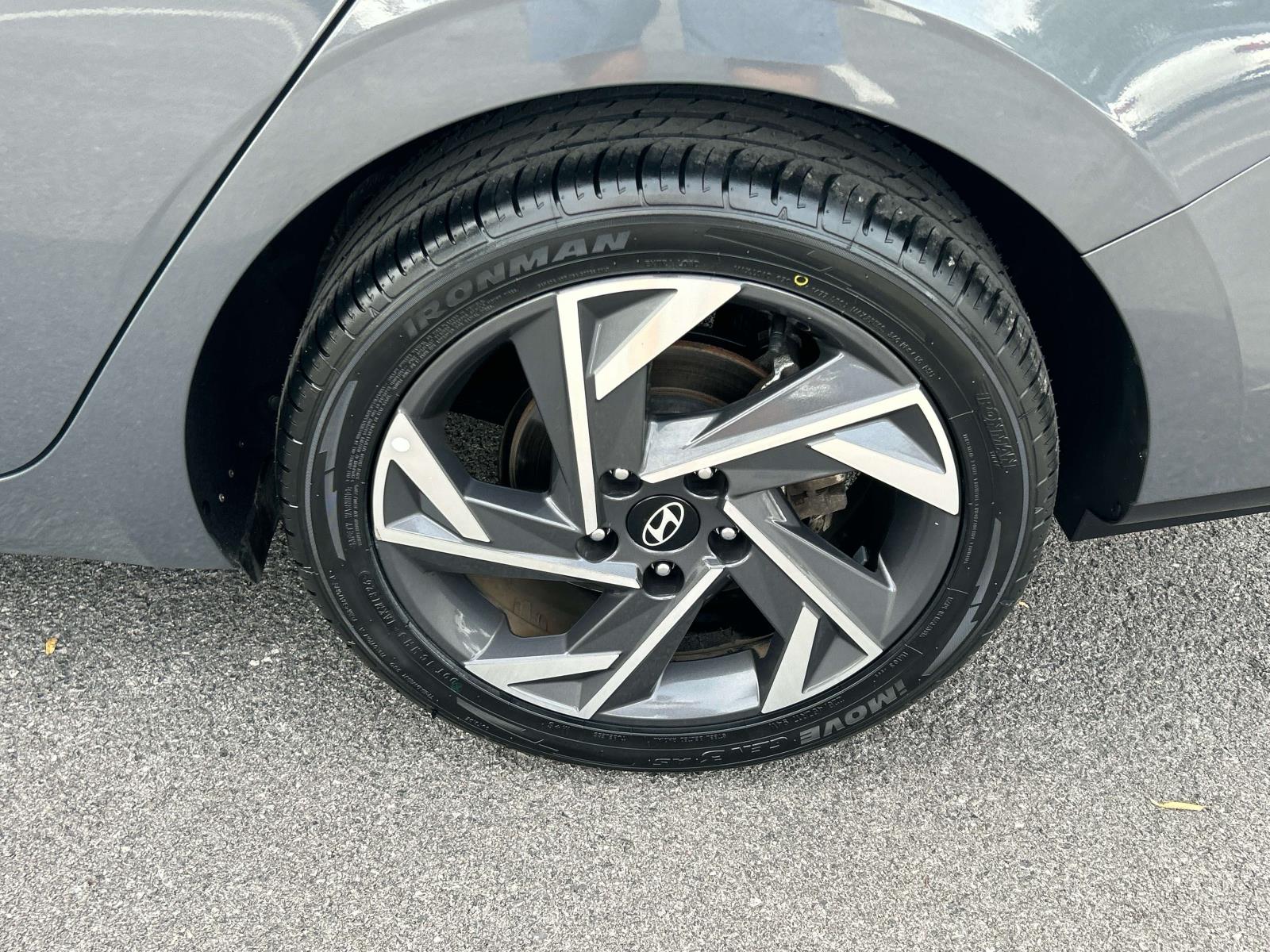 Used 2025 Hyundai Elantra Sedan