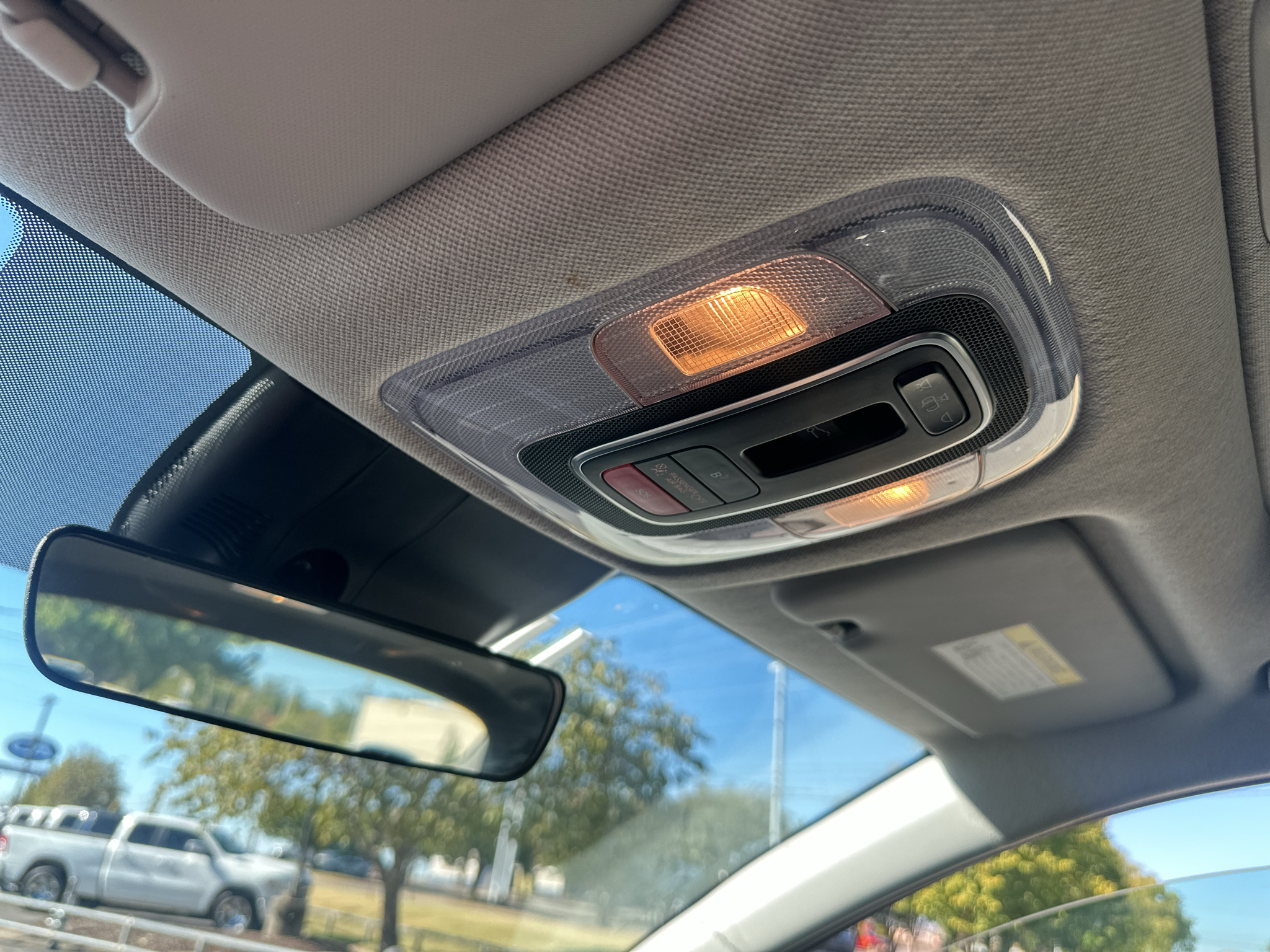 Vehicle photo 29