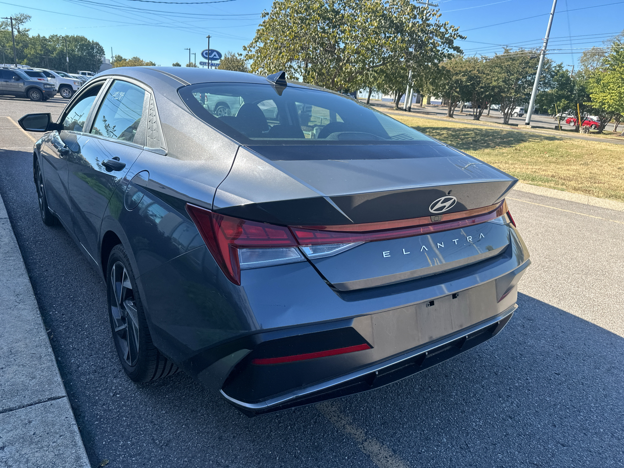 Vehicle photo 6