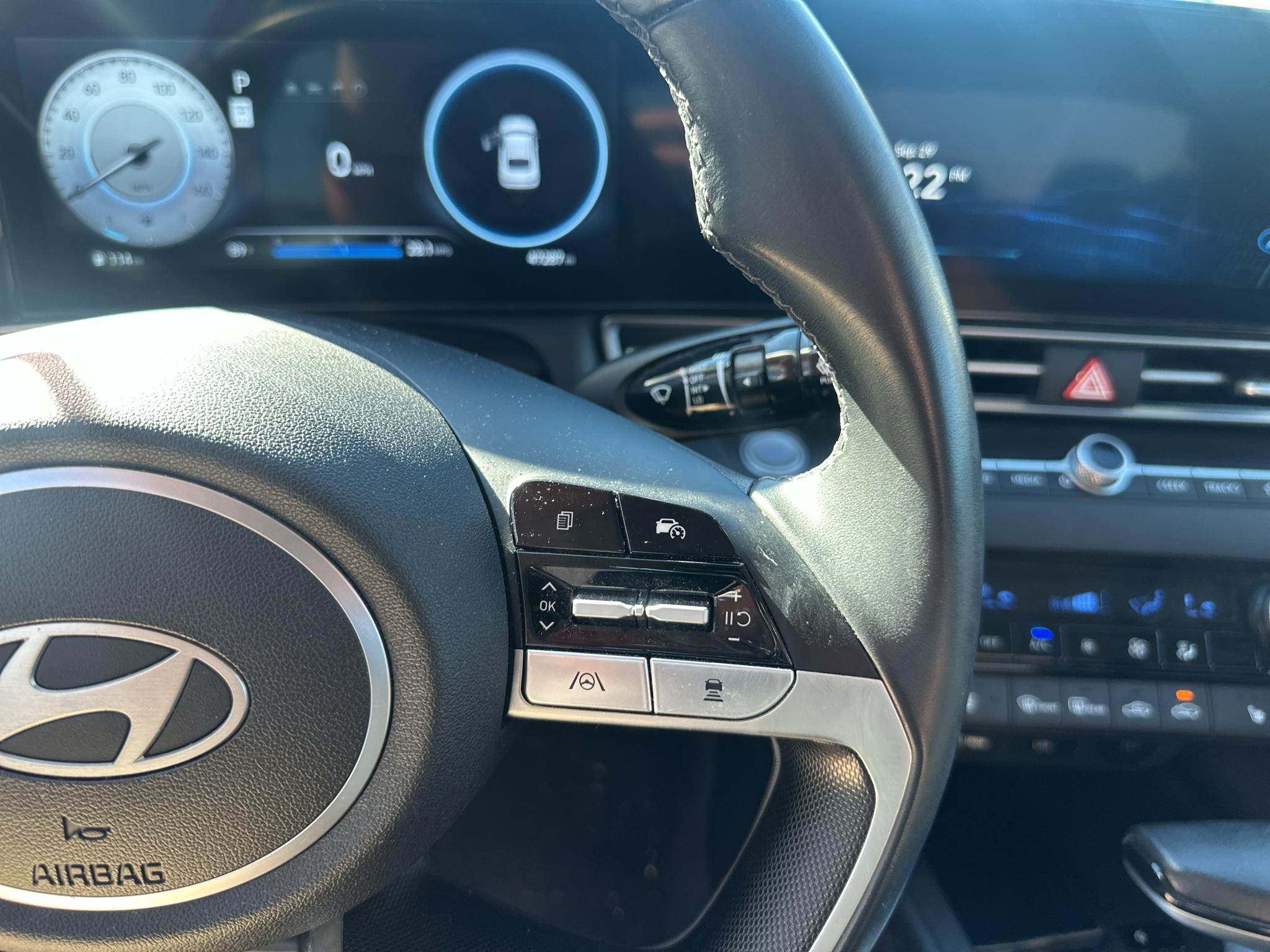 Vehicle photo 23