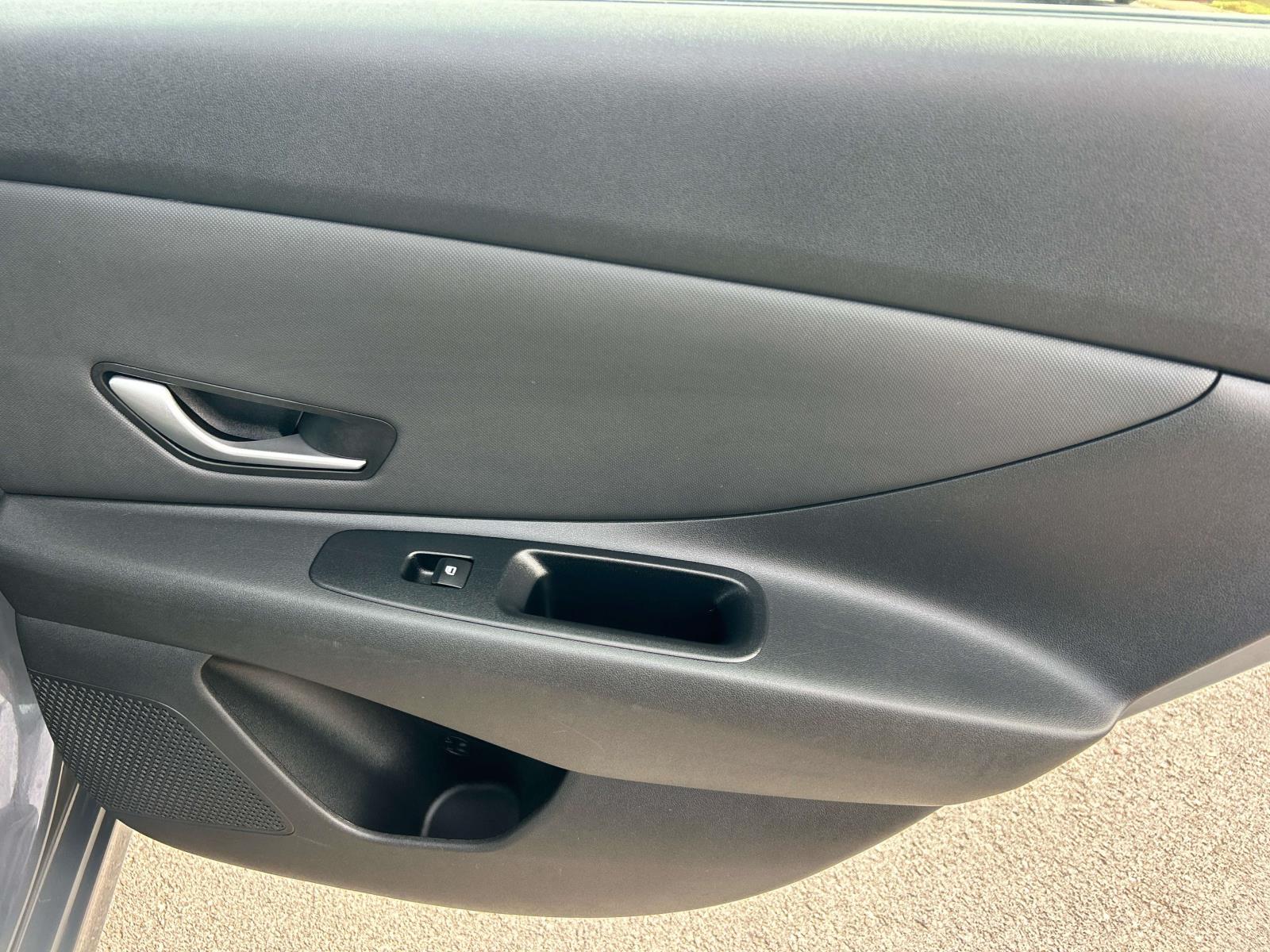 Used 2025 Hyundai Elantra Sedan