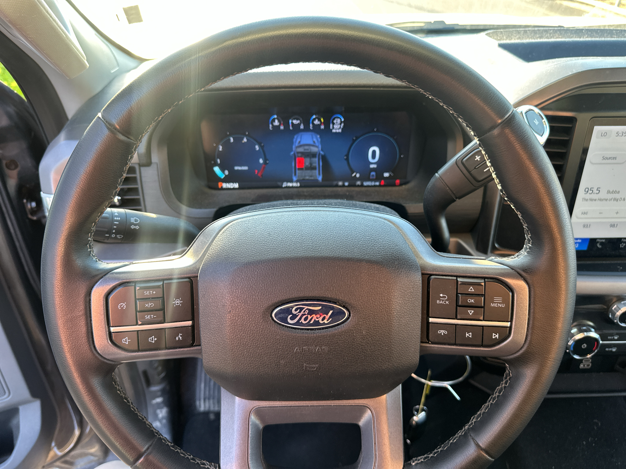 Vehicle photo 19