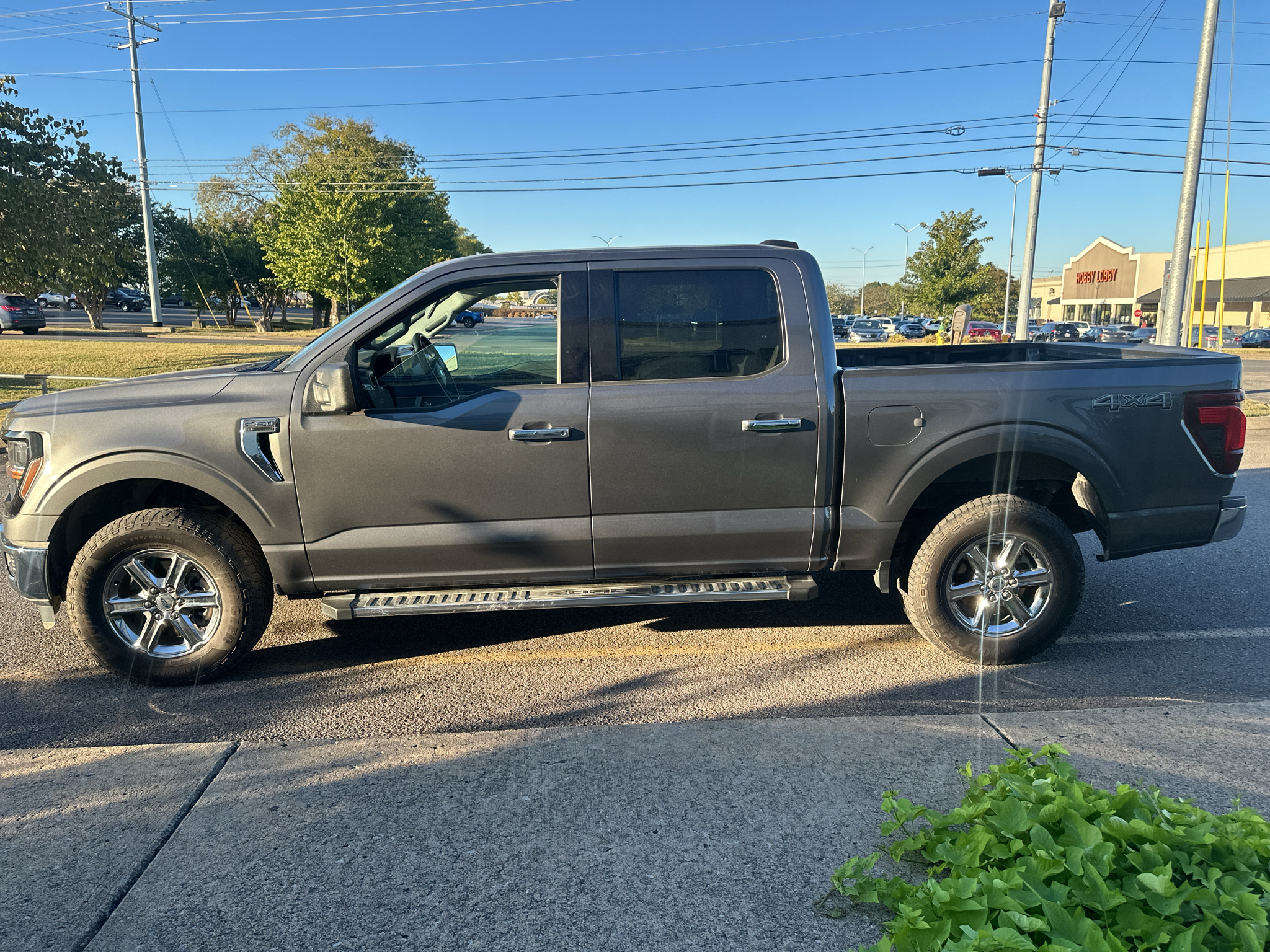 Vehicle photo 7