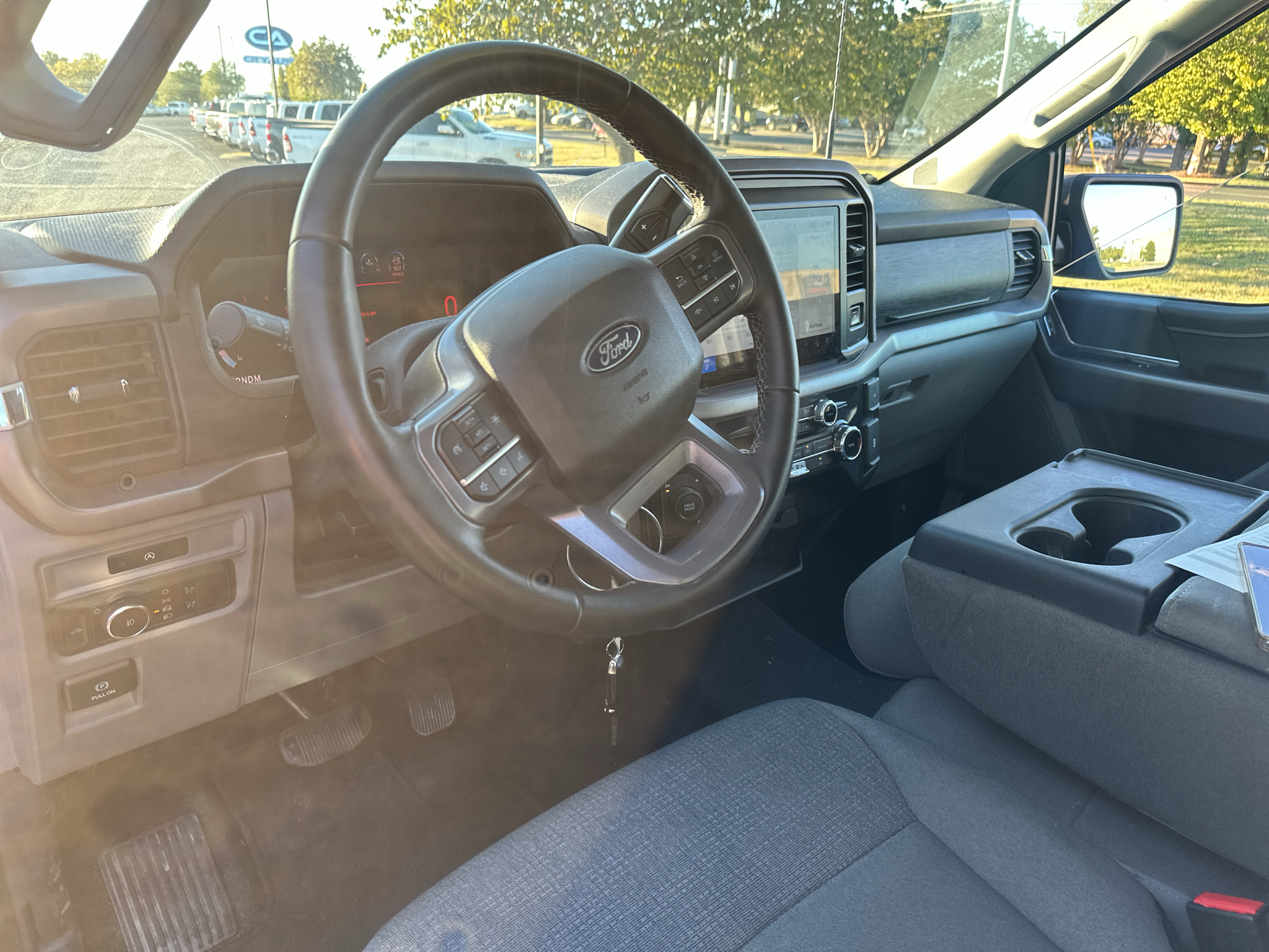 Vehicle photo 18
