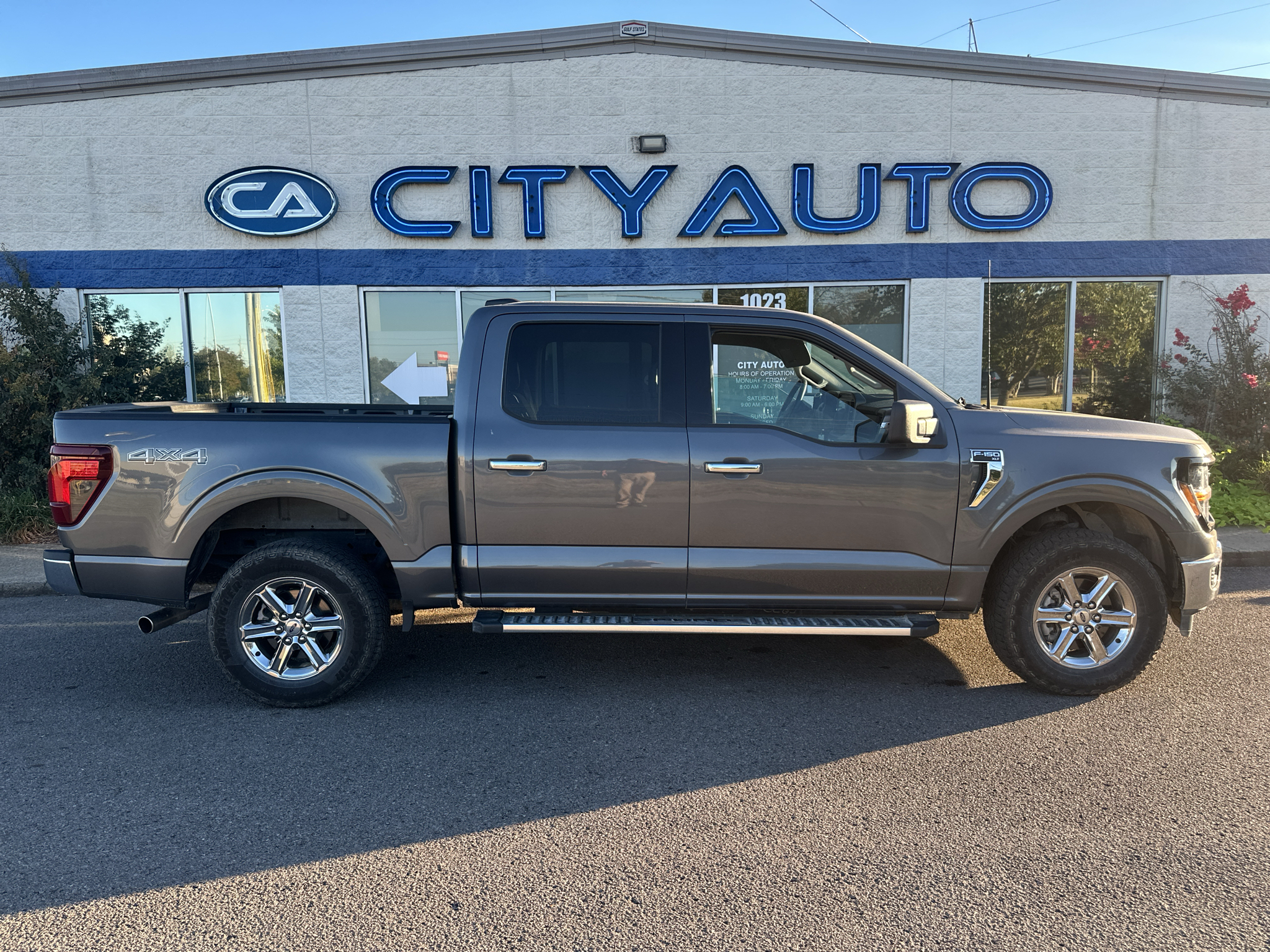 Vehicle photo 3
