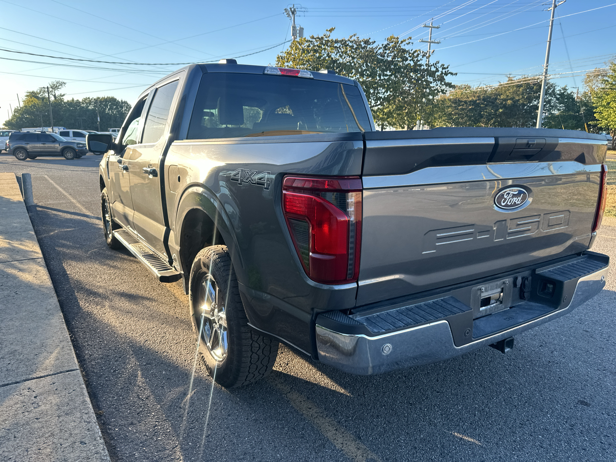Vehicle photo 6