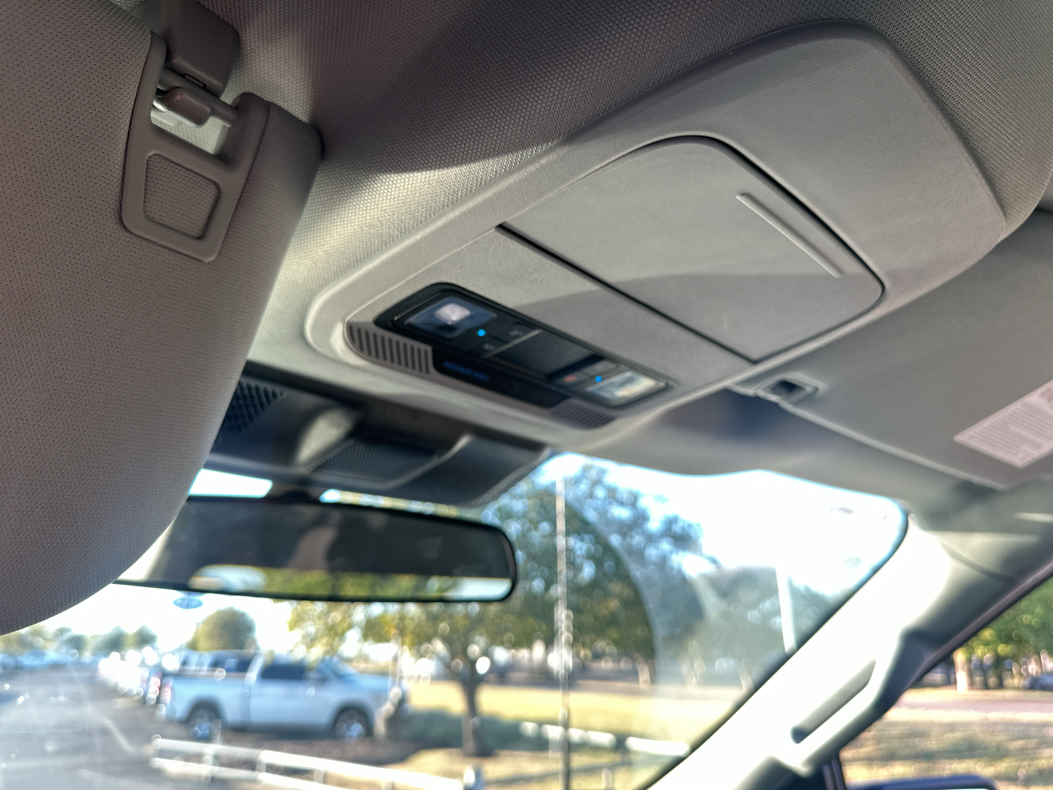 Vehicle photo 25