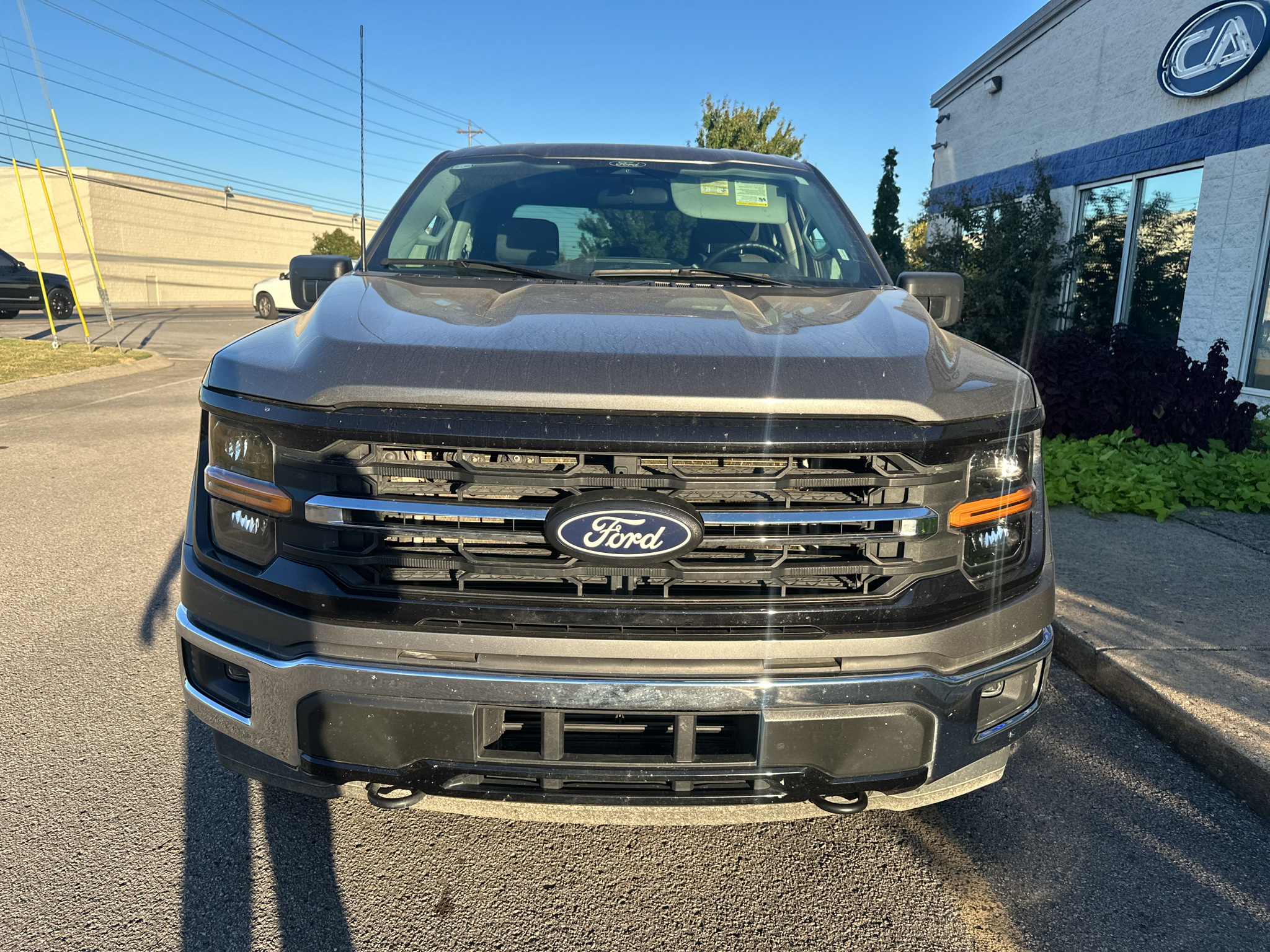 Vehicle photo 9