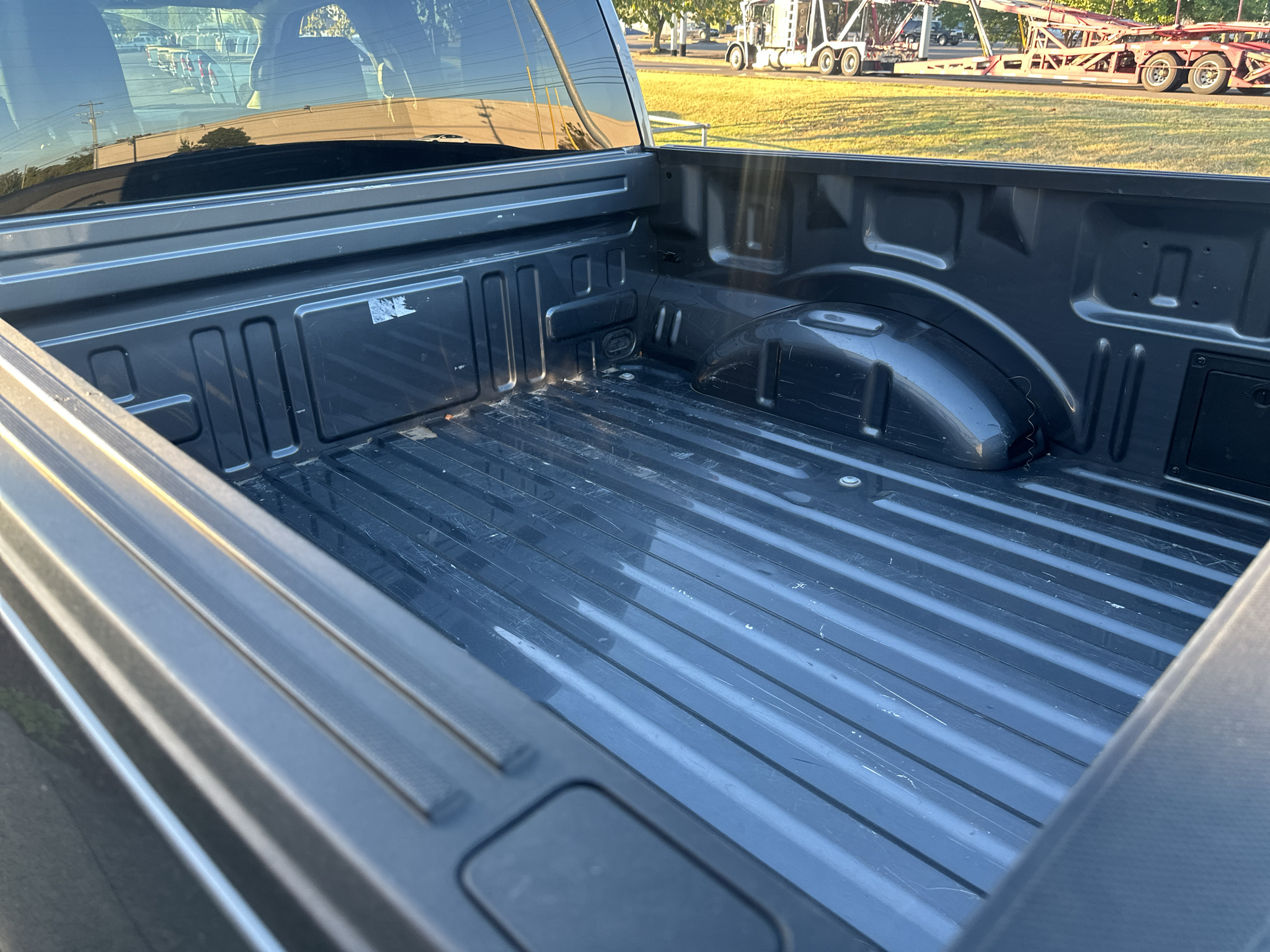 Vehicle photo 14