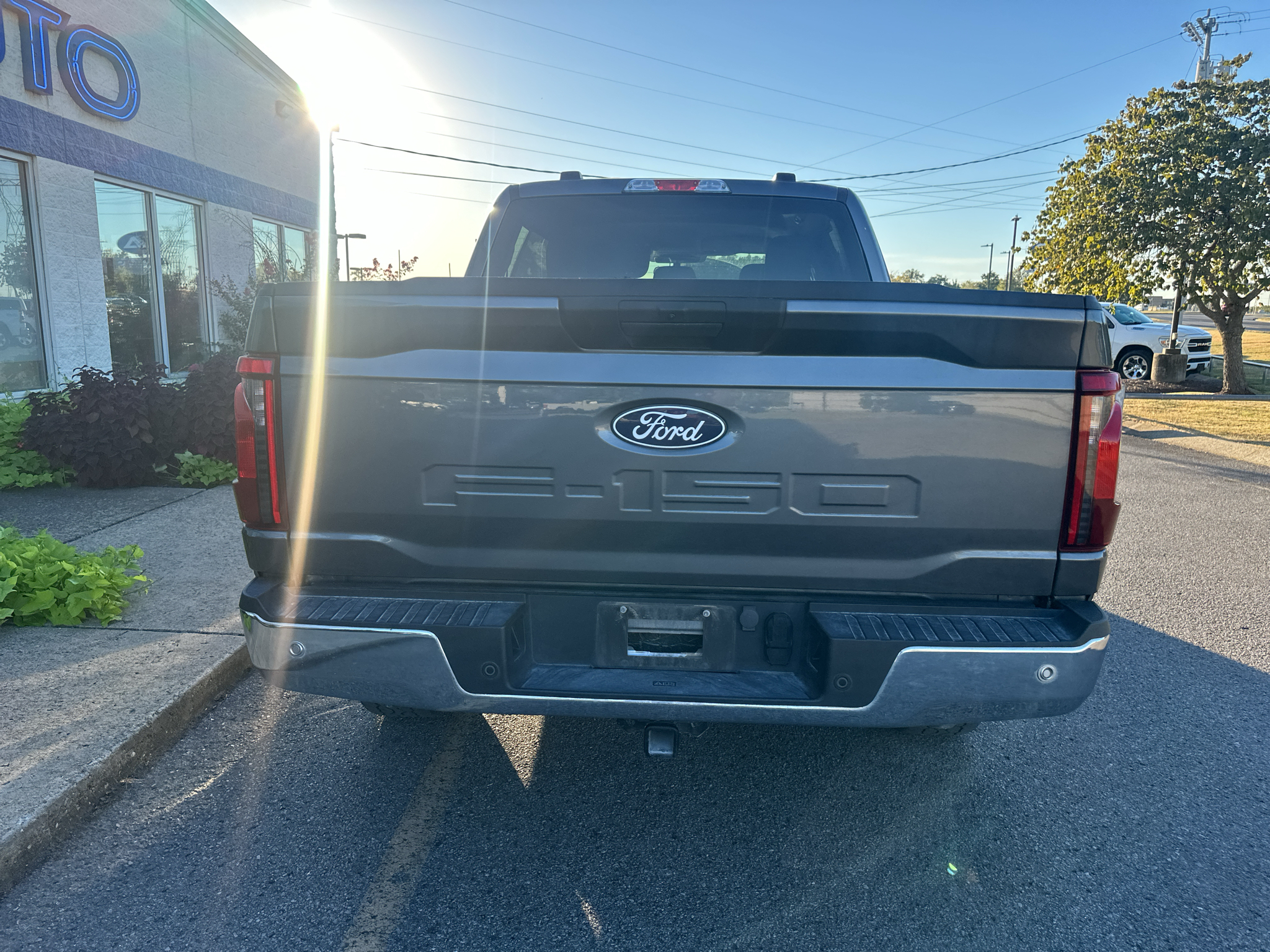 Vehicle photo 5