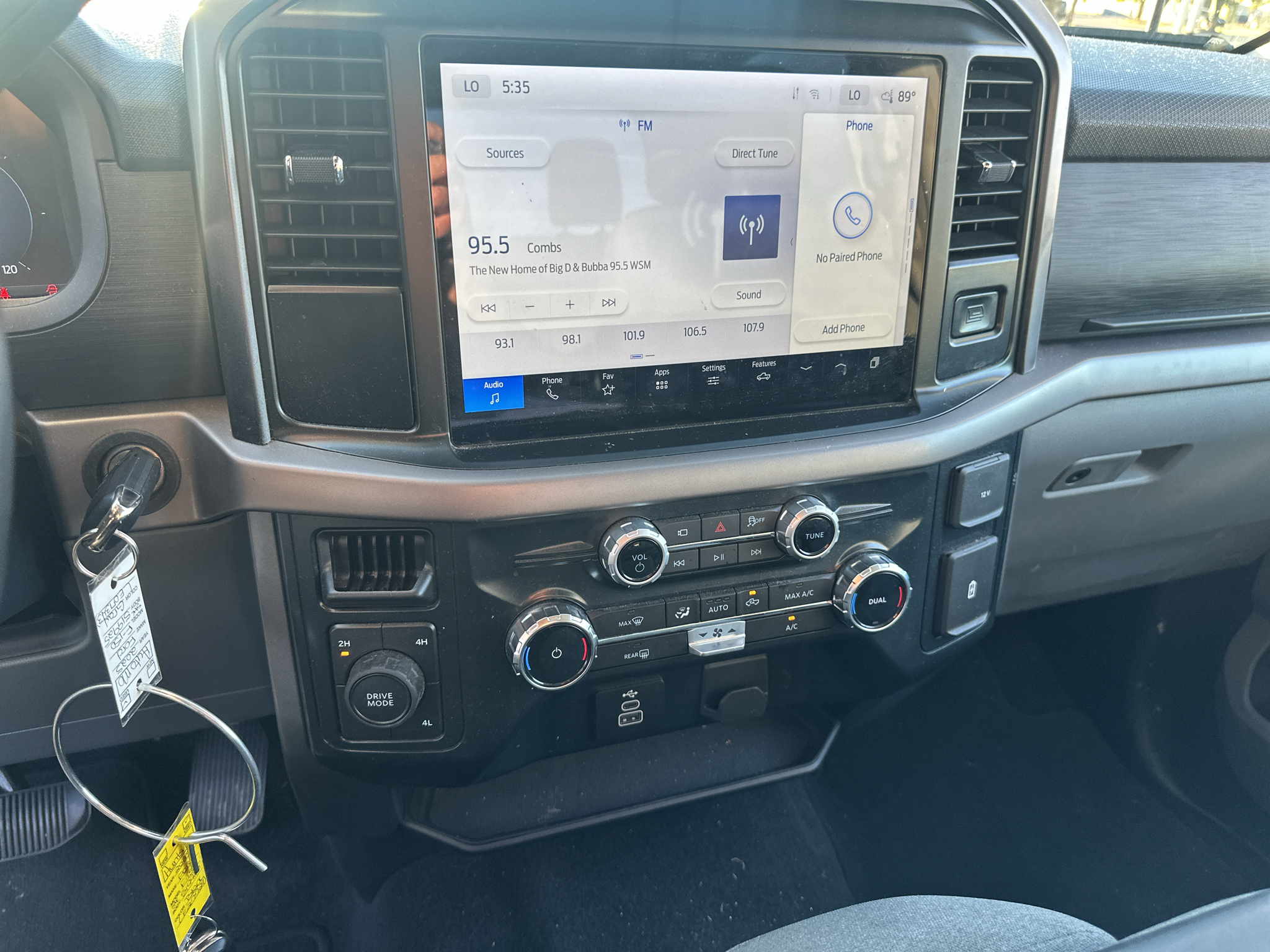 Vehicle photo 24