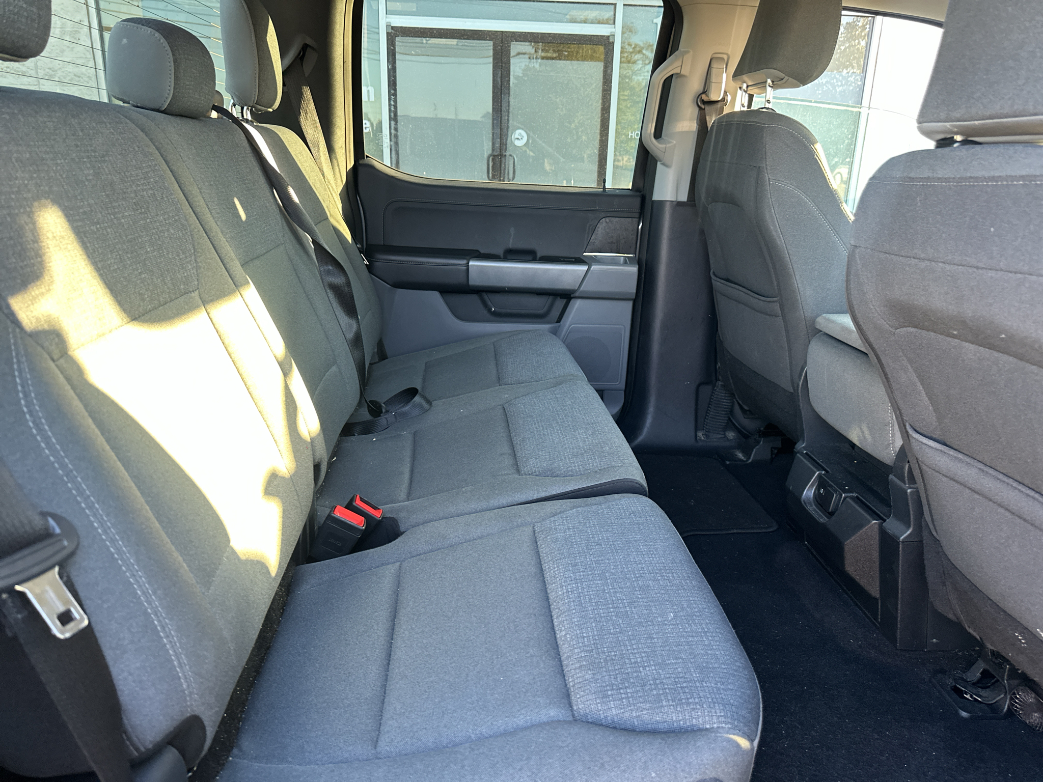 Vehicle photo 13