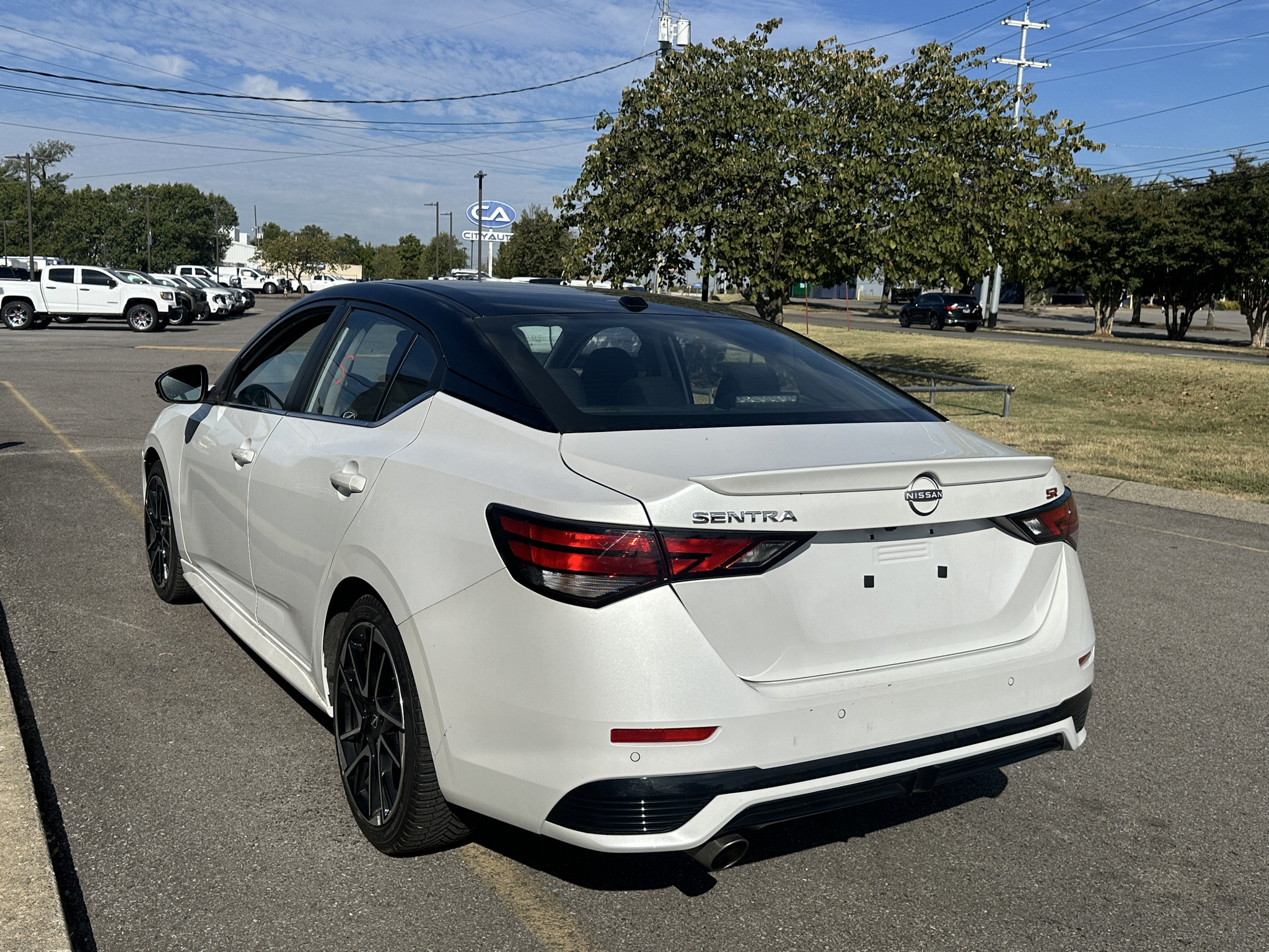 Vehicle photo 6