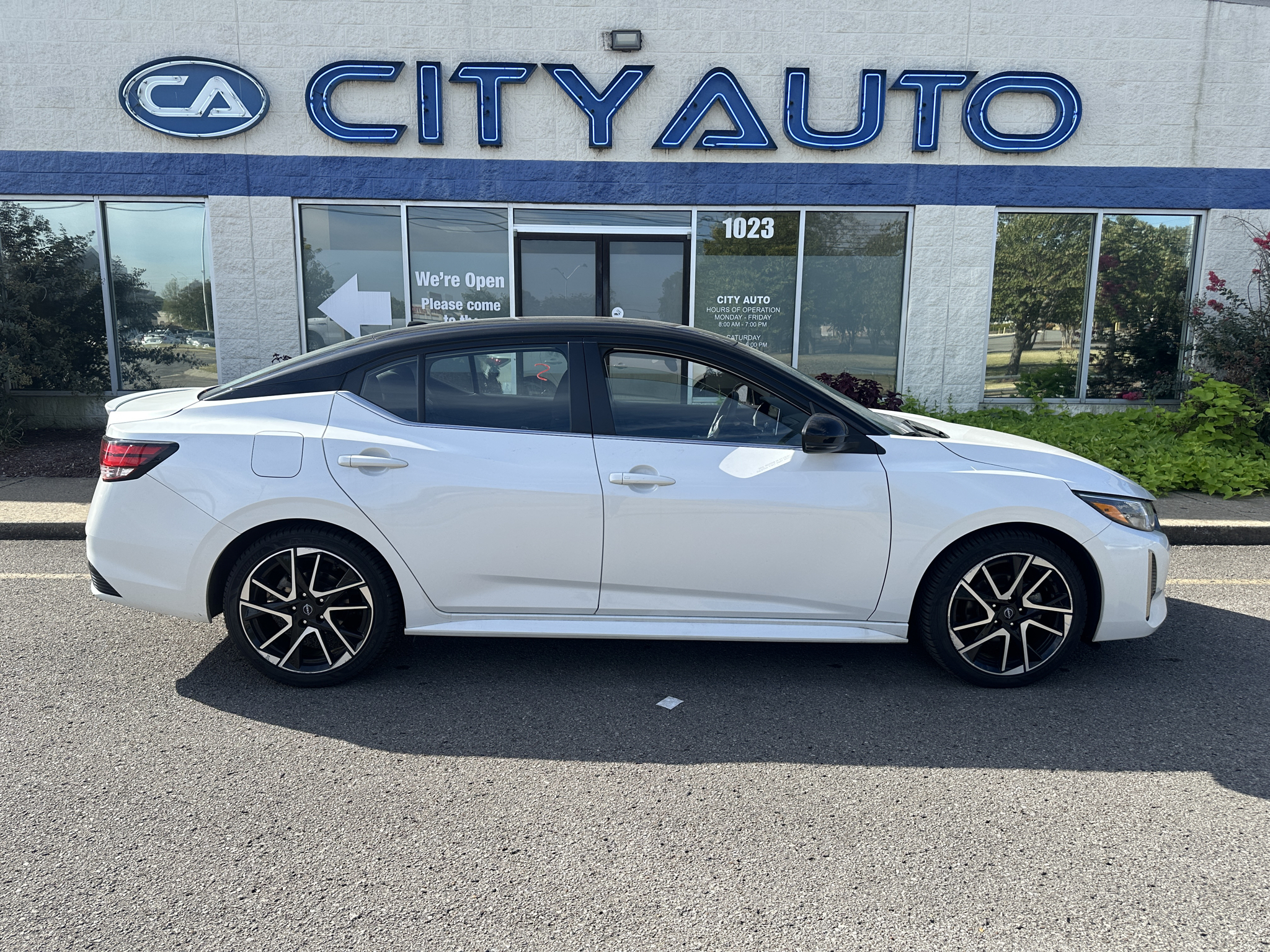 Vehicle photo 3