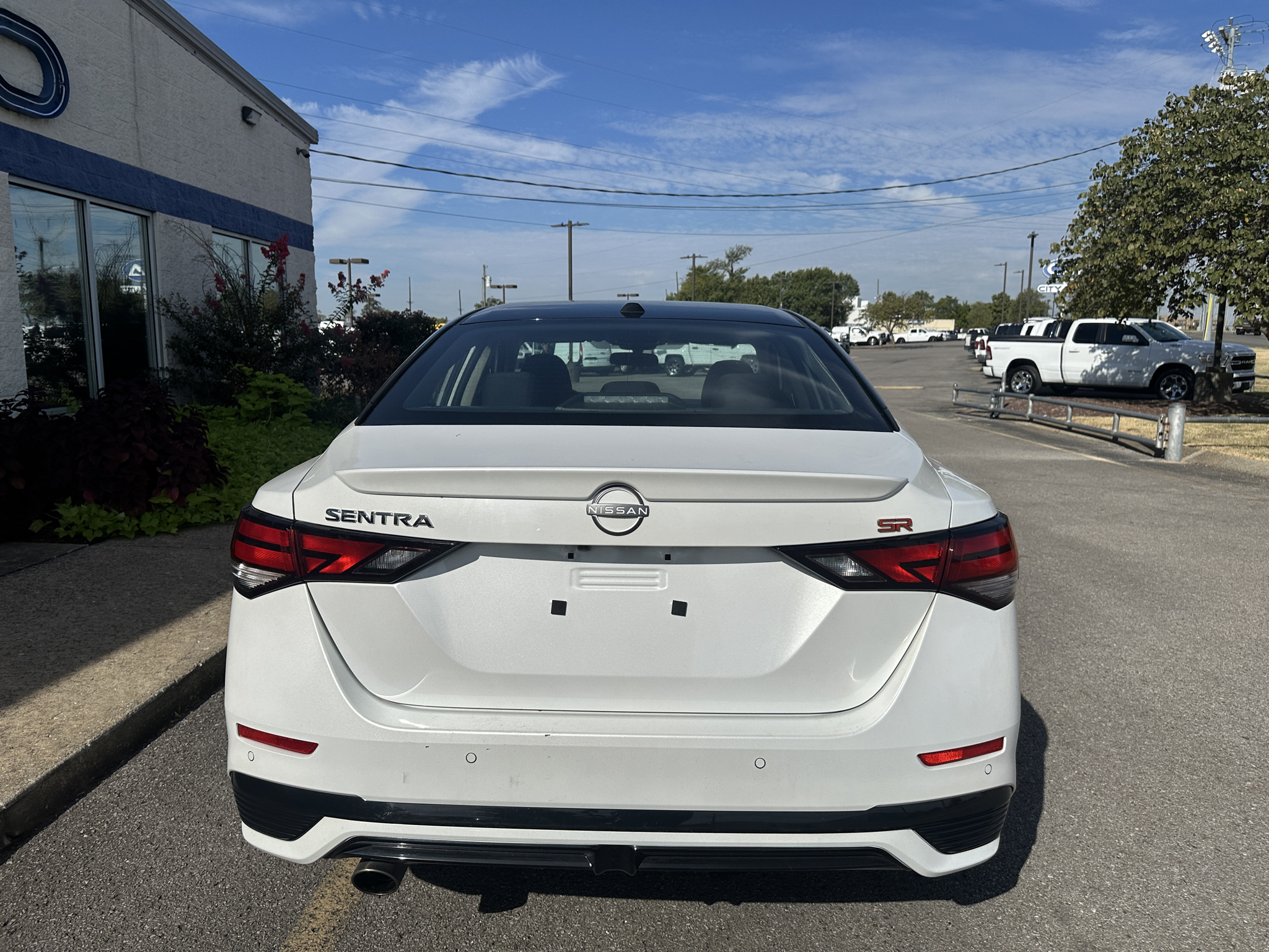 Vehicle photo 5