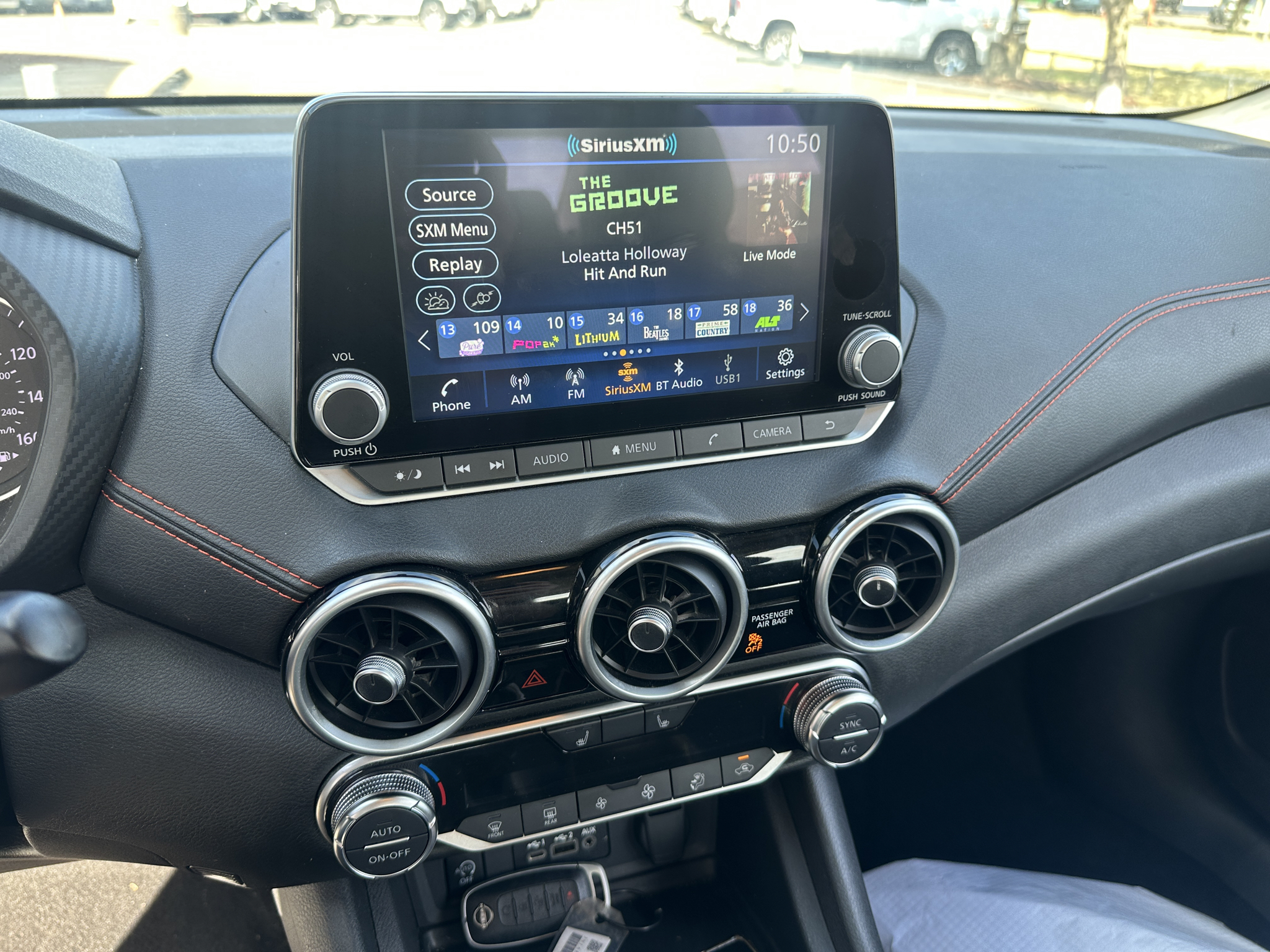 Vehicle photo 26