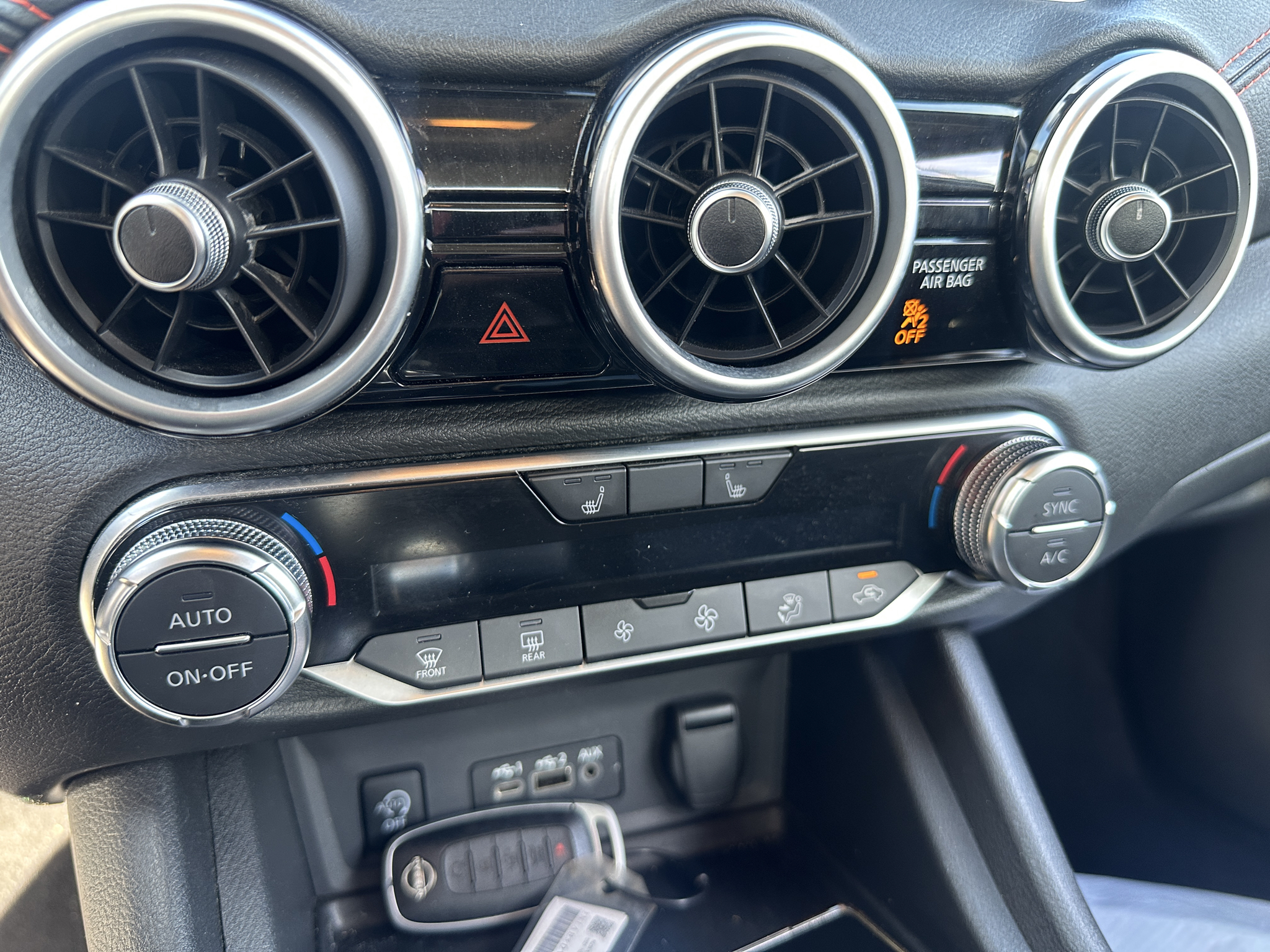 Vehicle photo 28