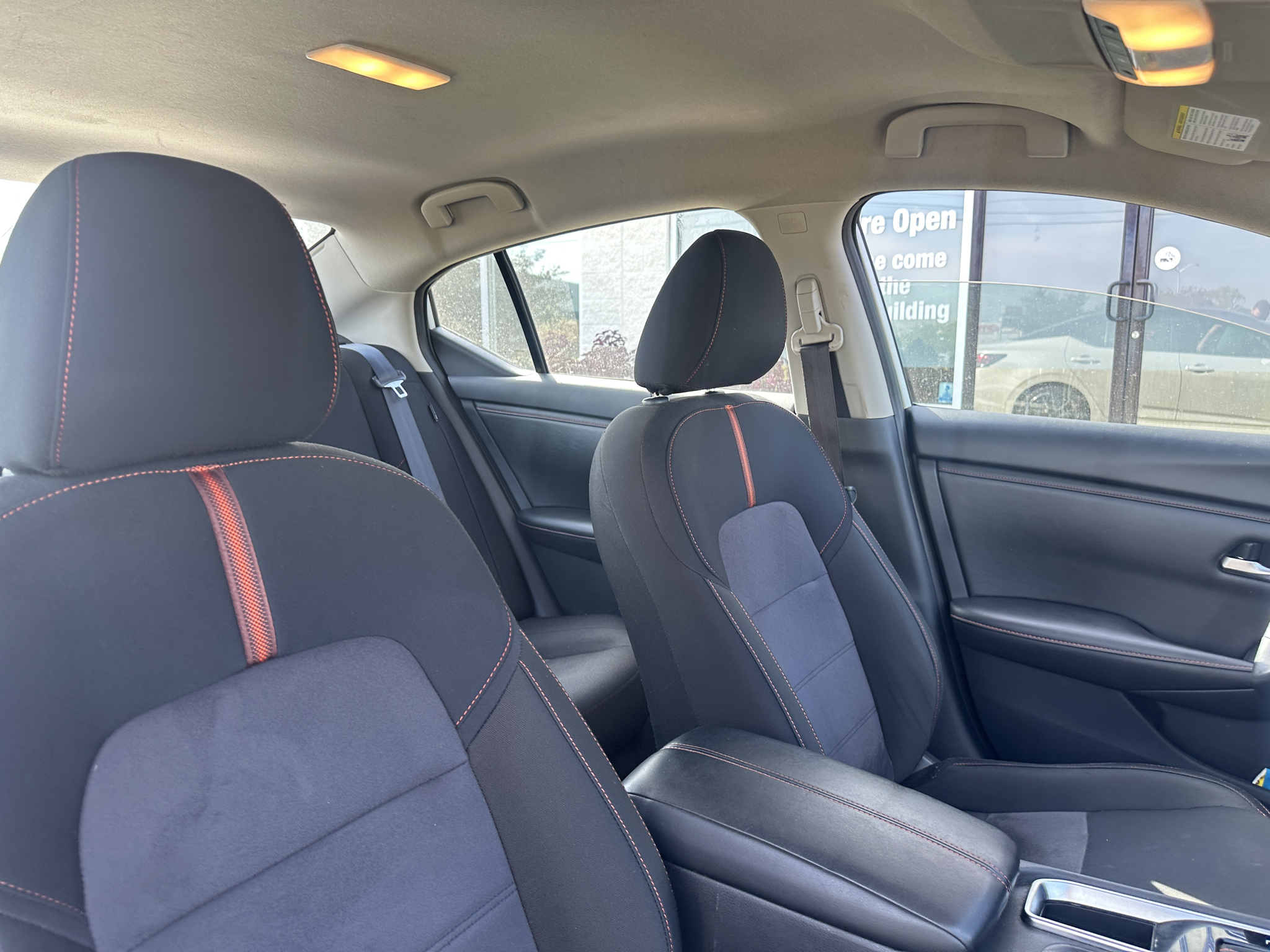 Vehicle photo 12