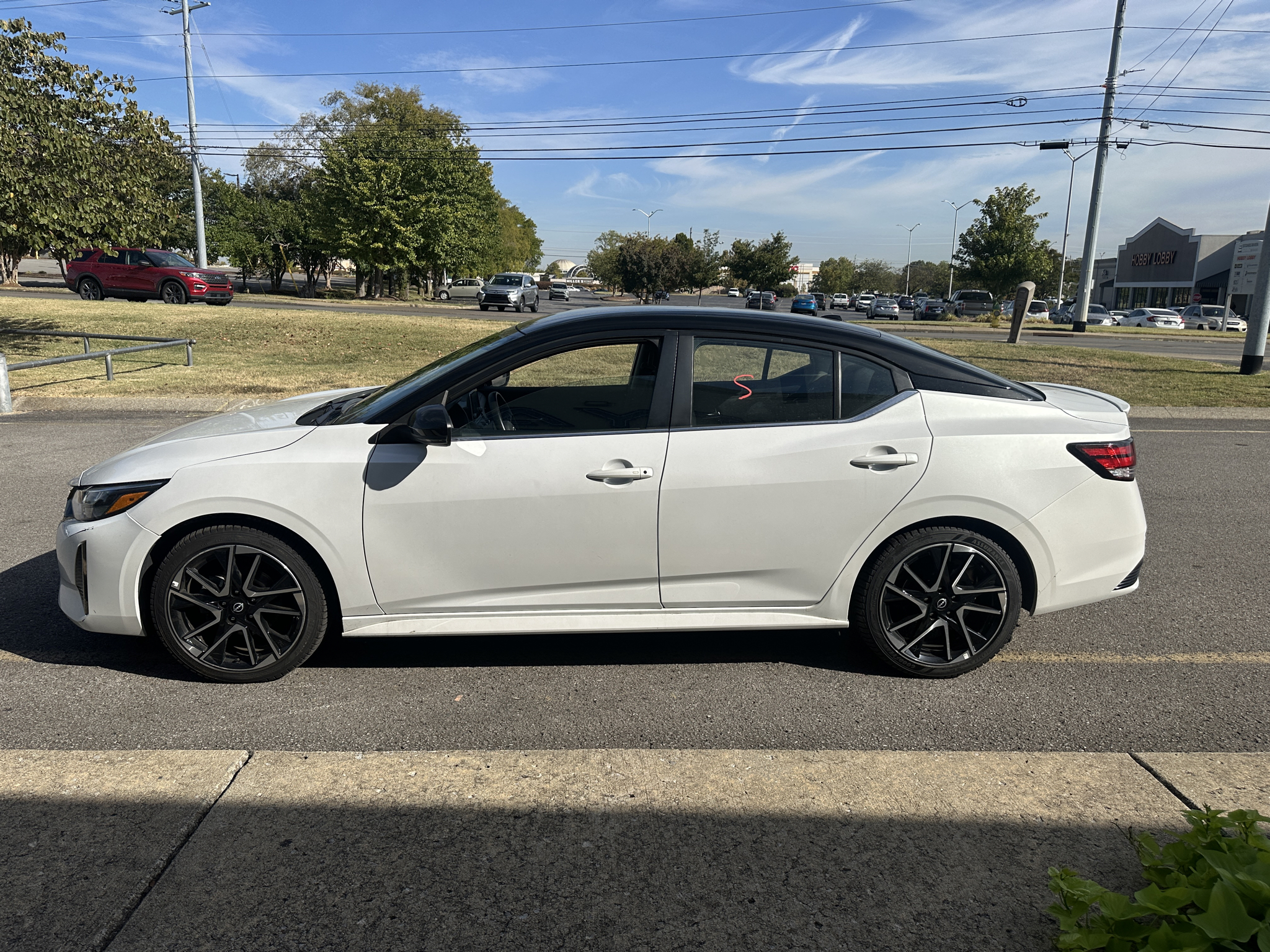Vehicle photo 7