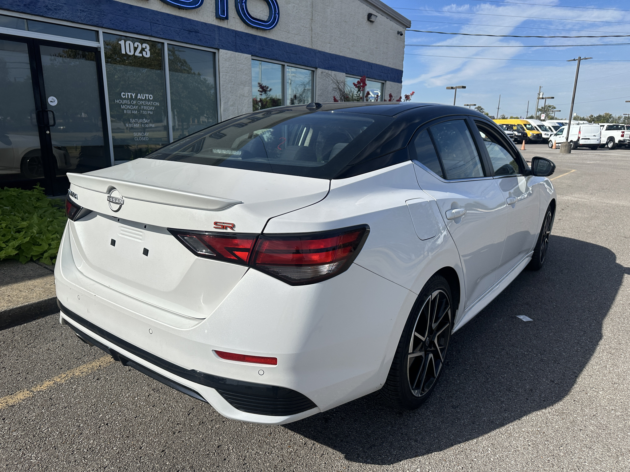 Vehicle photo 4