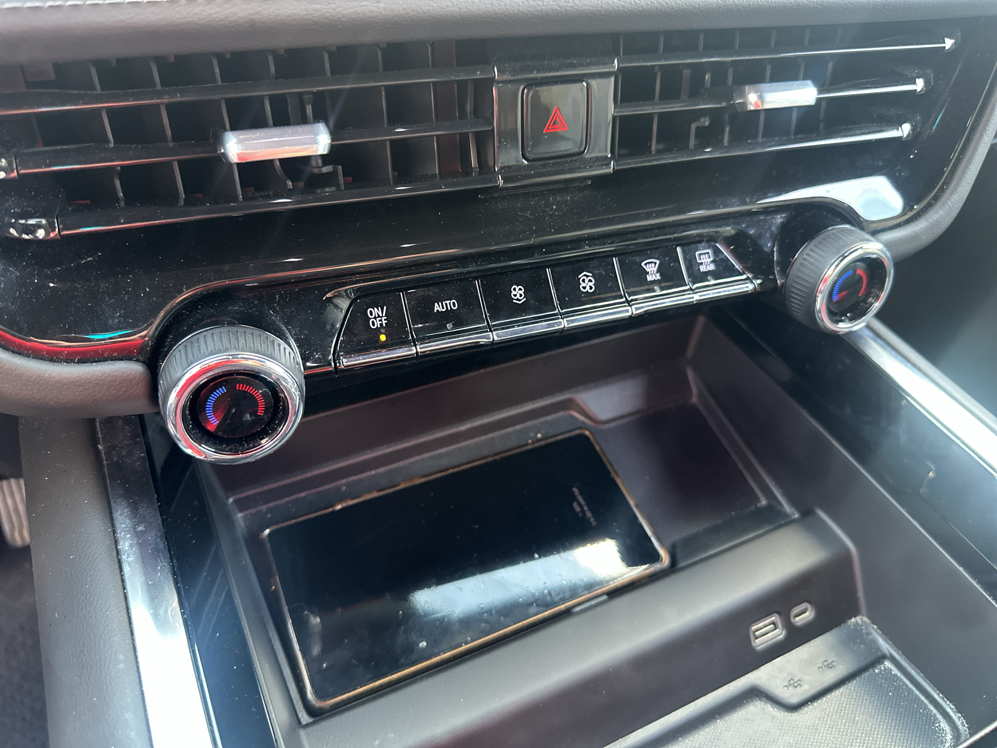 Vehicle photo 28