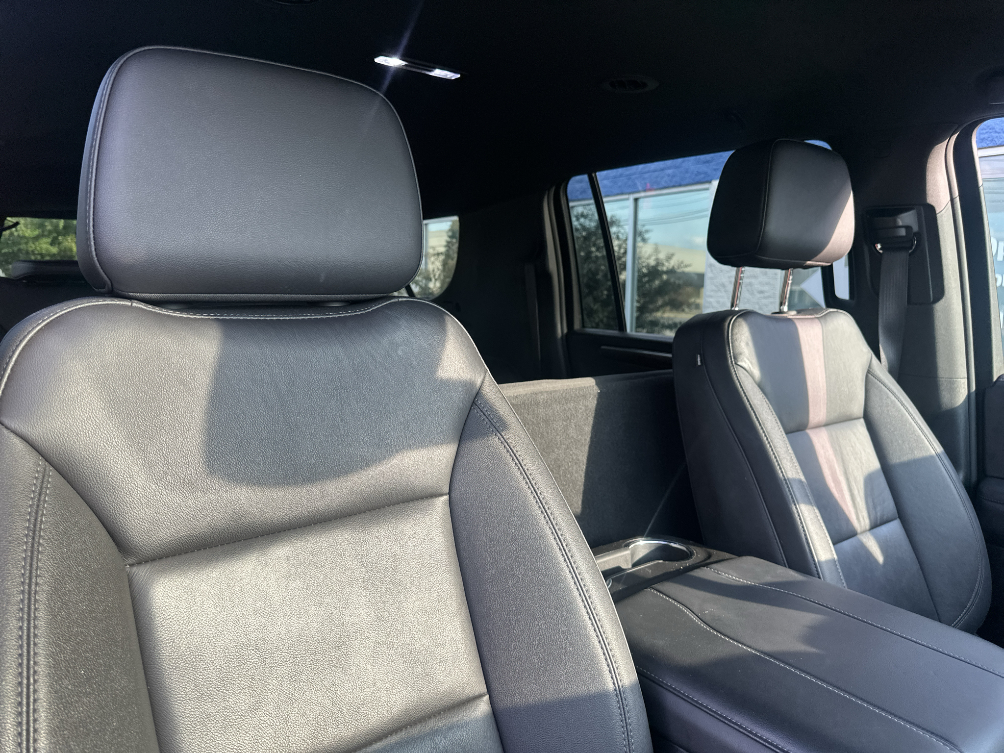 Vehicle photo 12