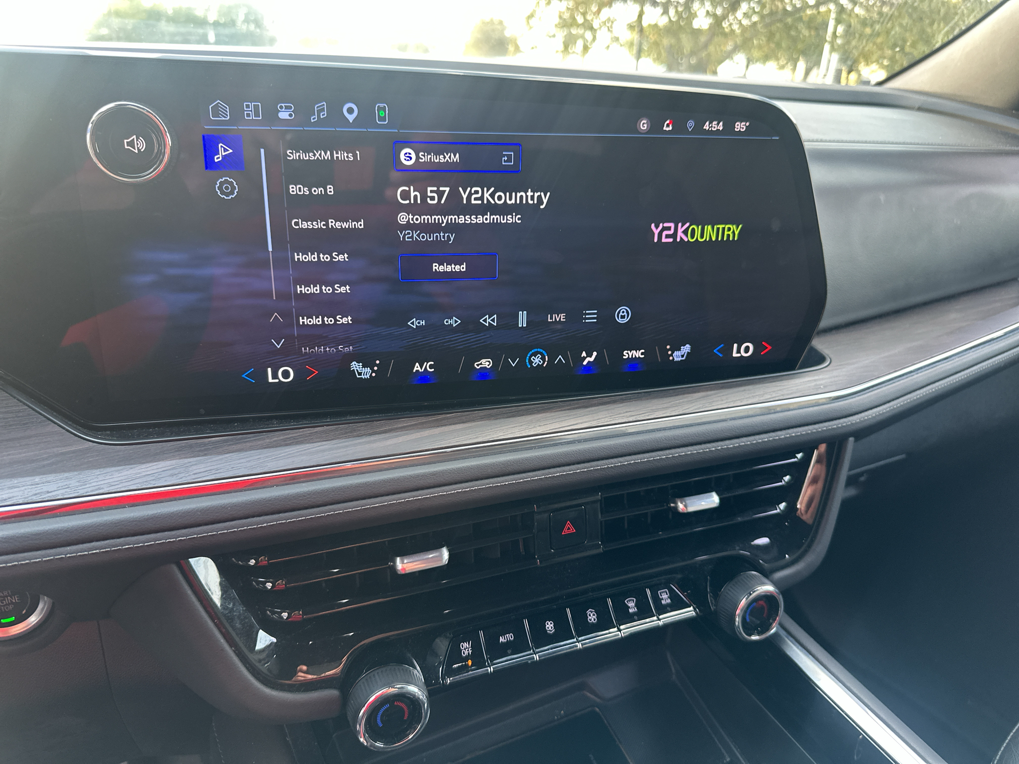 Vehicle photo 27