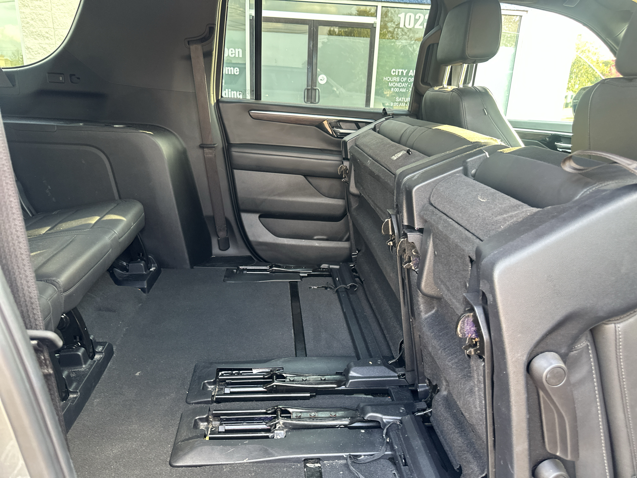 Vehicle photo 14