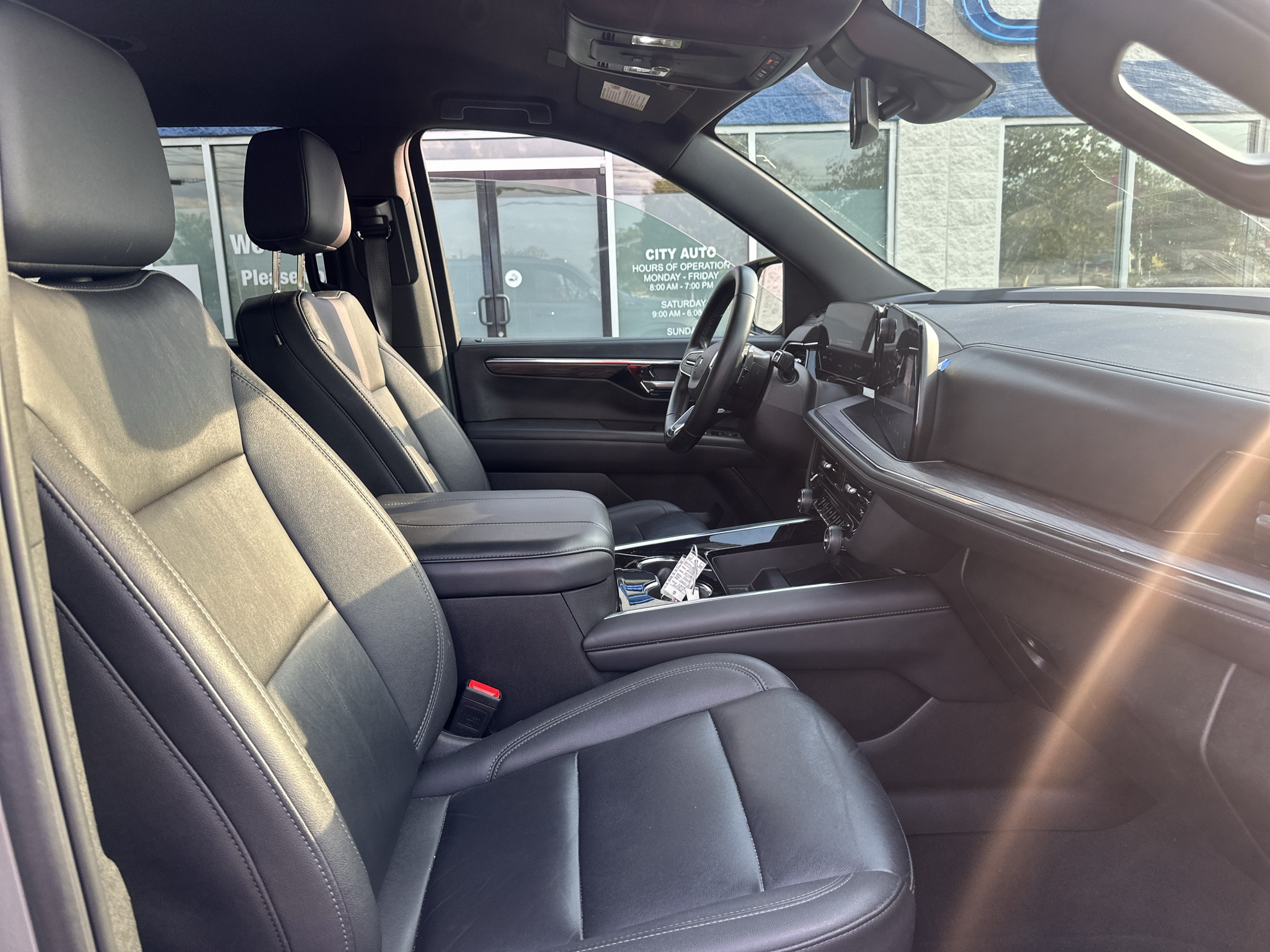 Vehicle photo 10