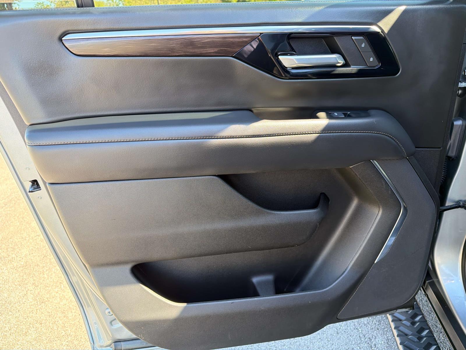 Used 2025 Chevrolet Suburban SUV