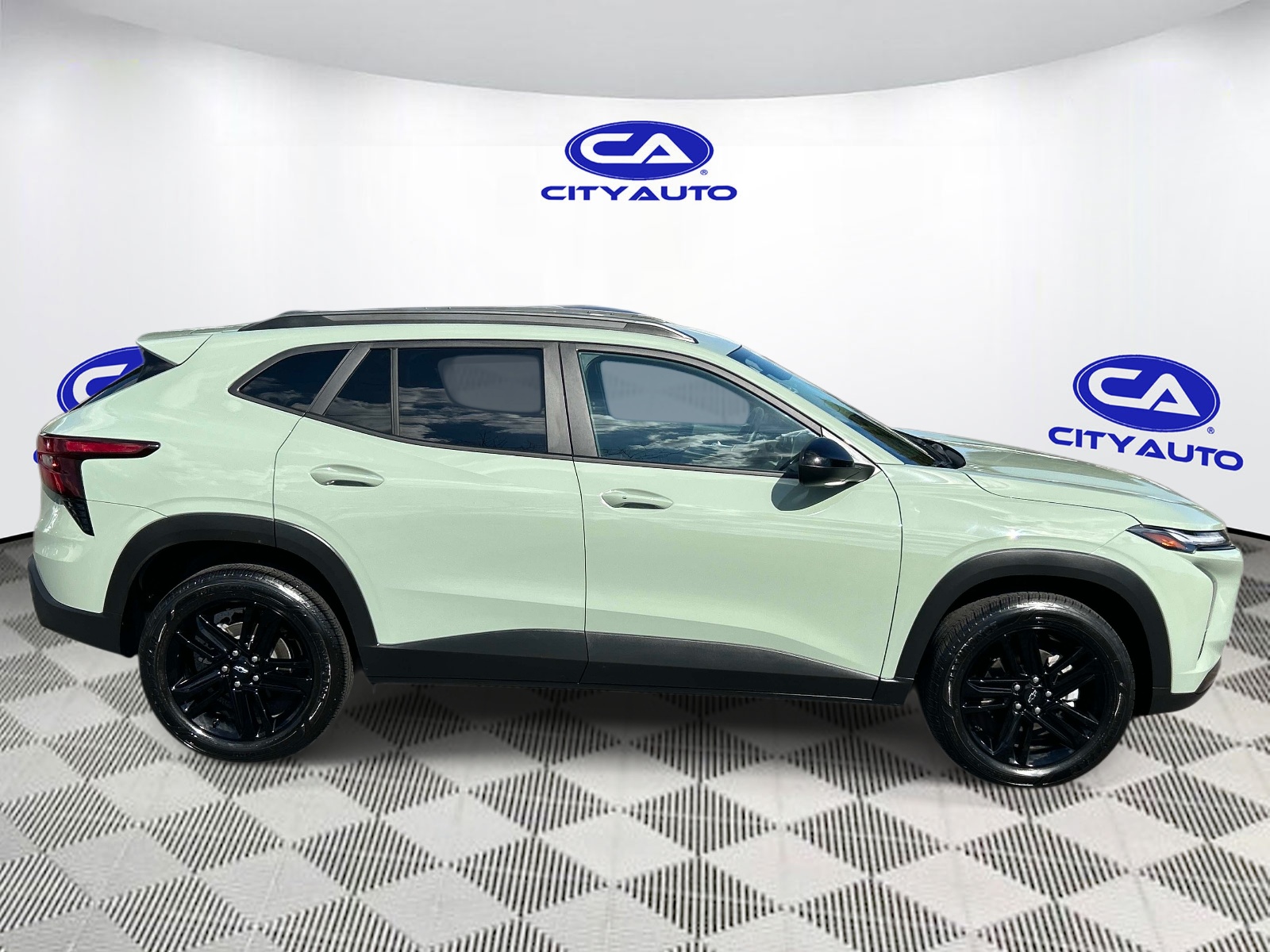 Used 2025 Chevrolet Trax SUV