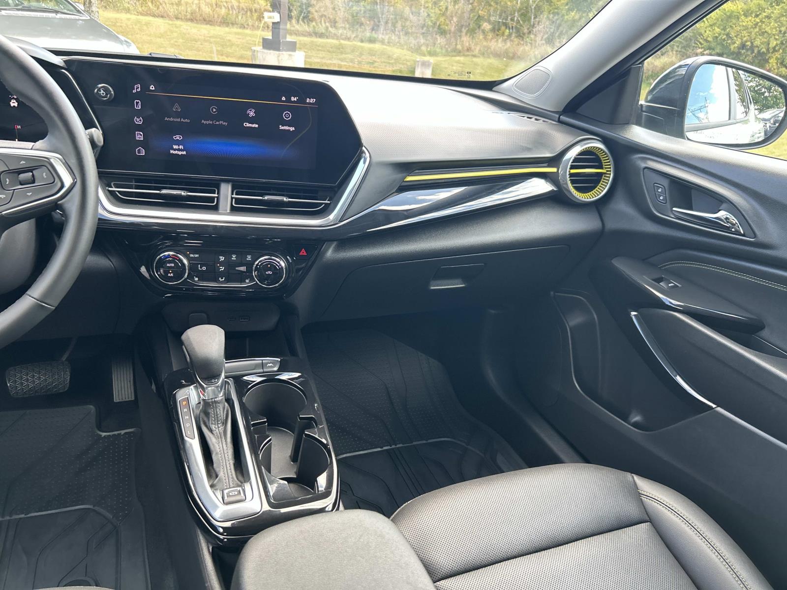Used 2025 Chevrolet Trax SUV