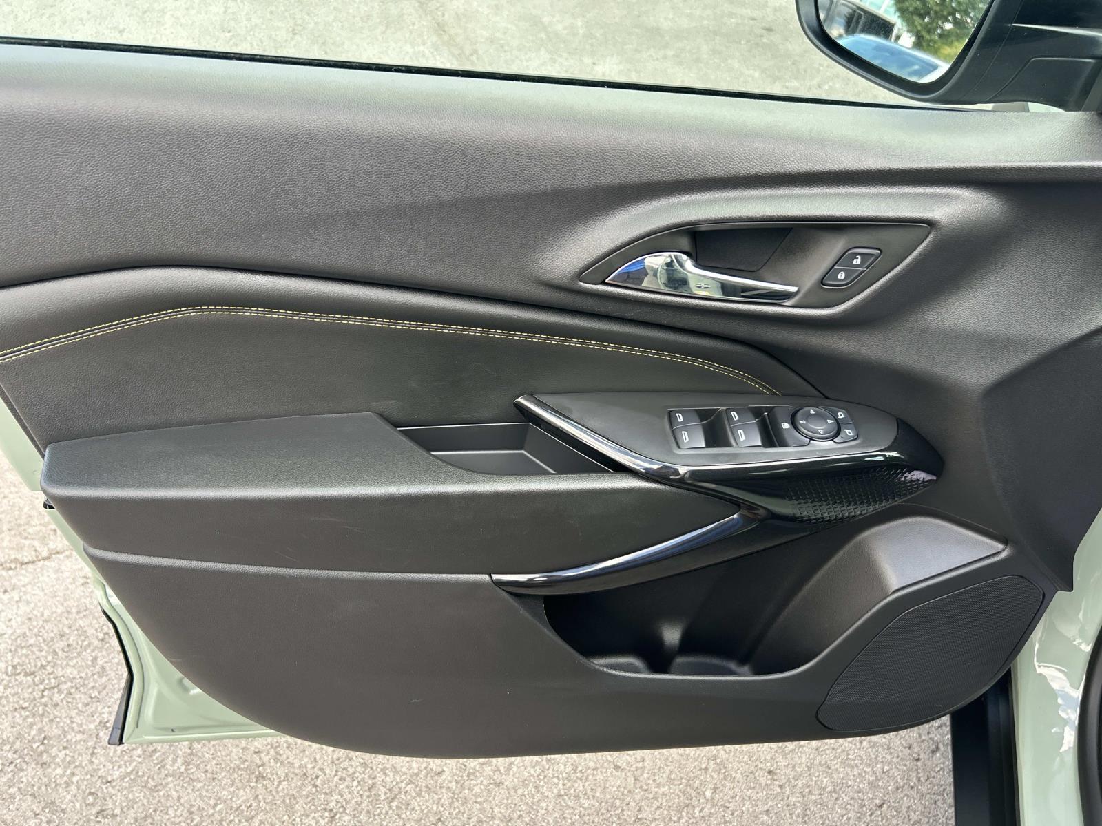 Used 2025 Chevrolet Trax SUV