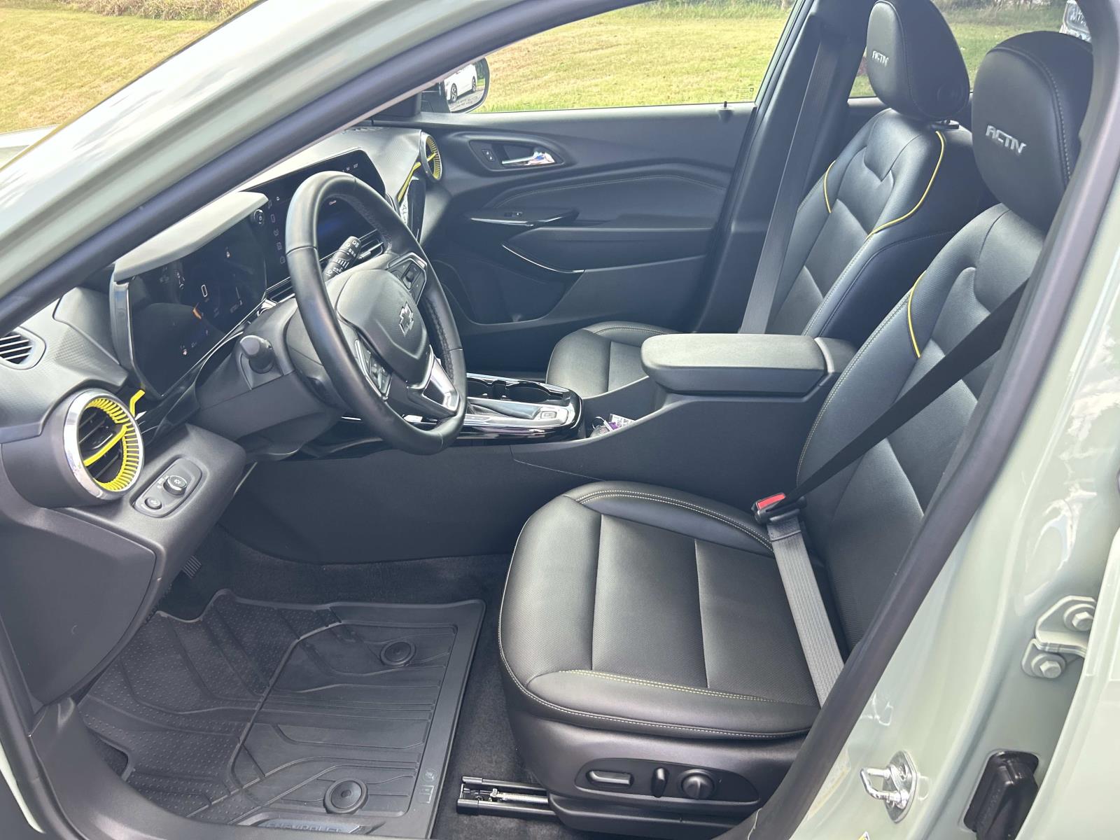 Used 2025 Chevrolet Trax SUV