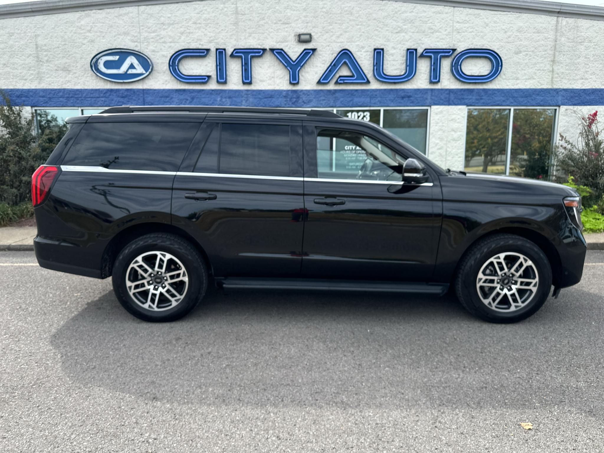 Used 2025 Ford Expedition SUV