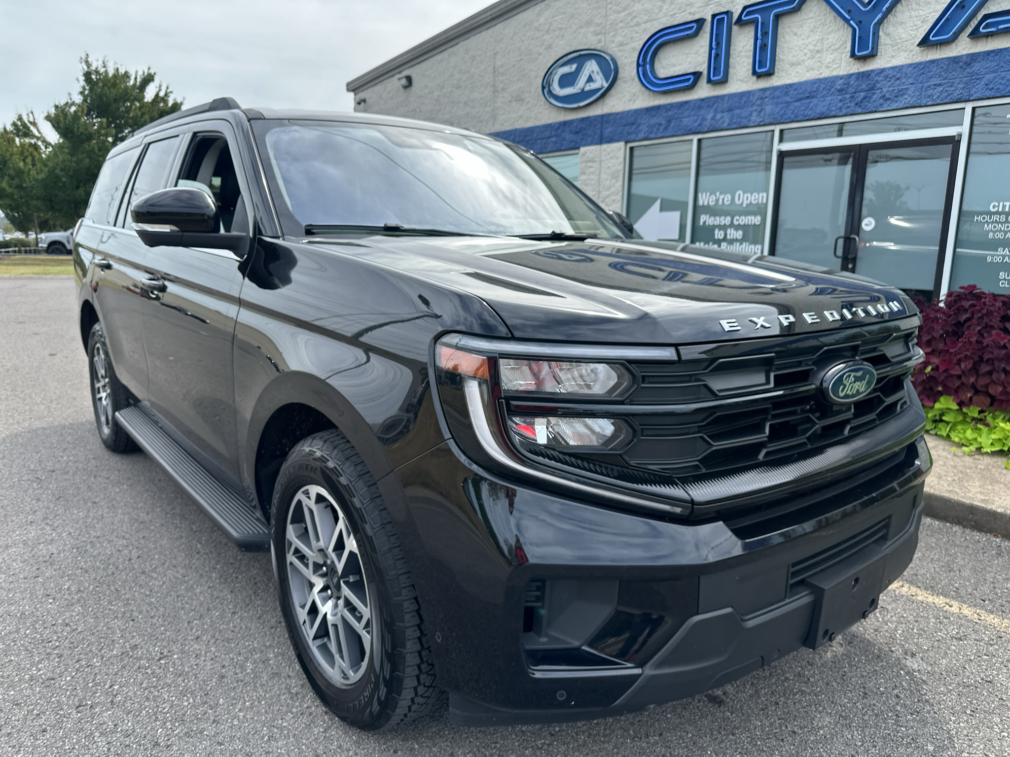 Used 2025 Ford Expedition SUV
