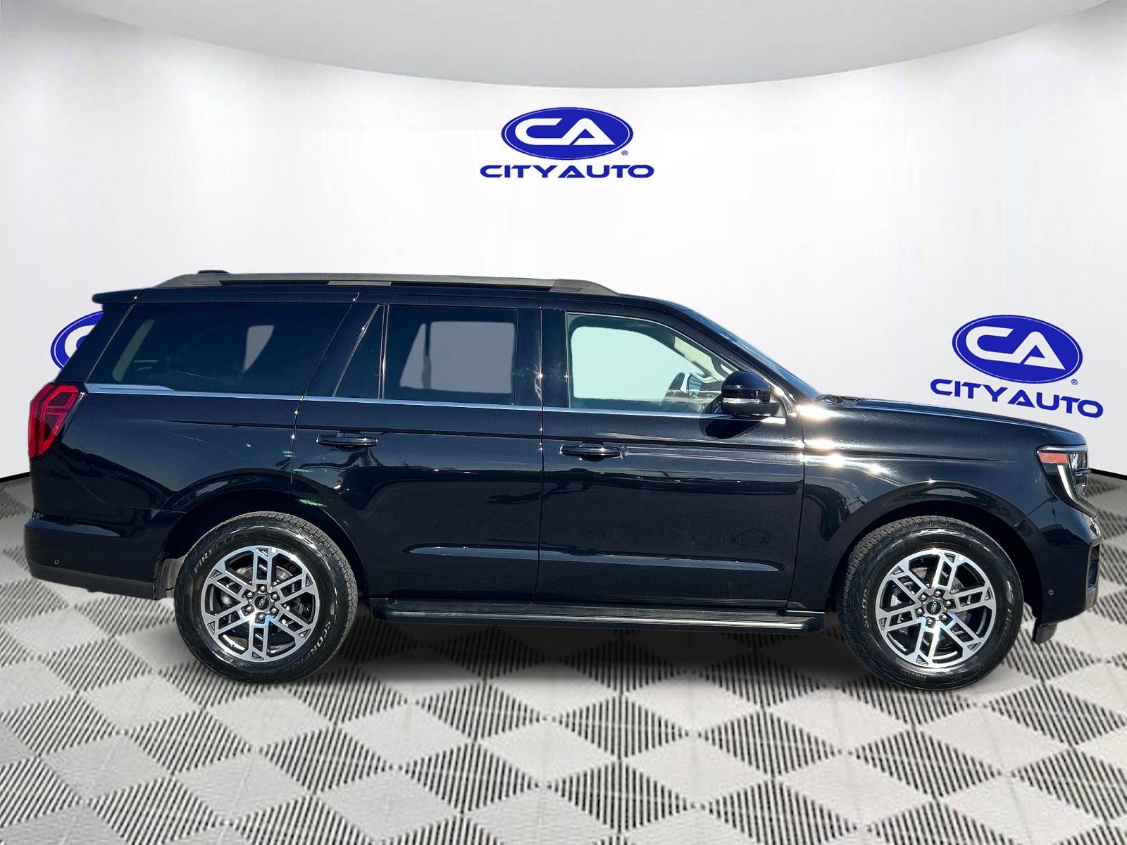 Used 2025 Ford Expedition SUV