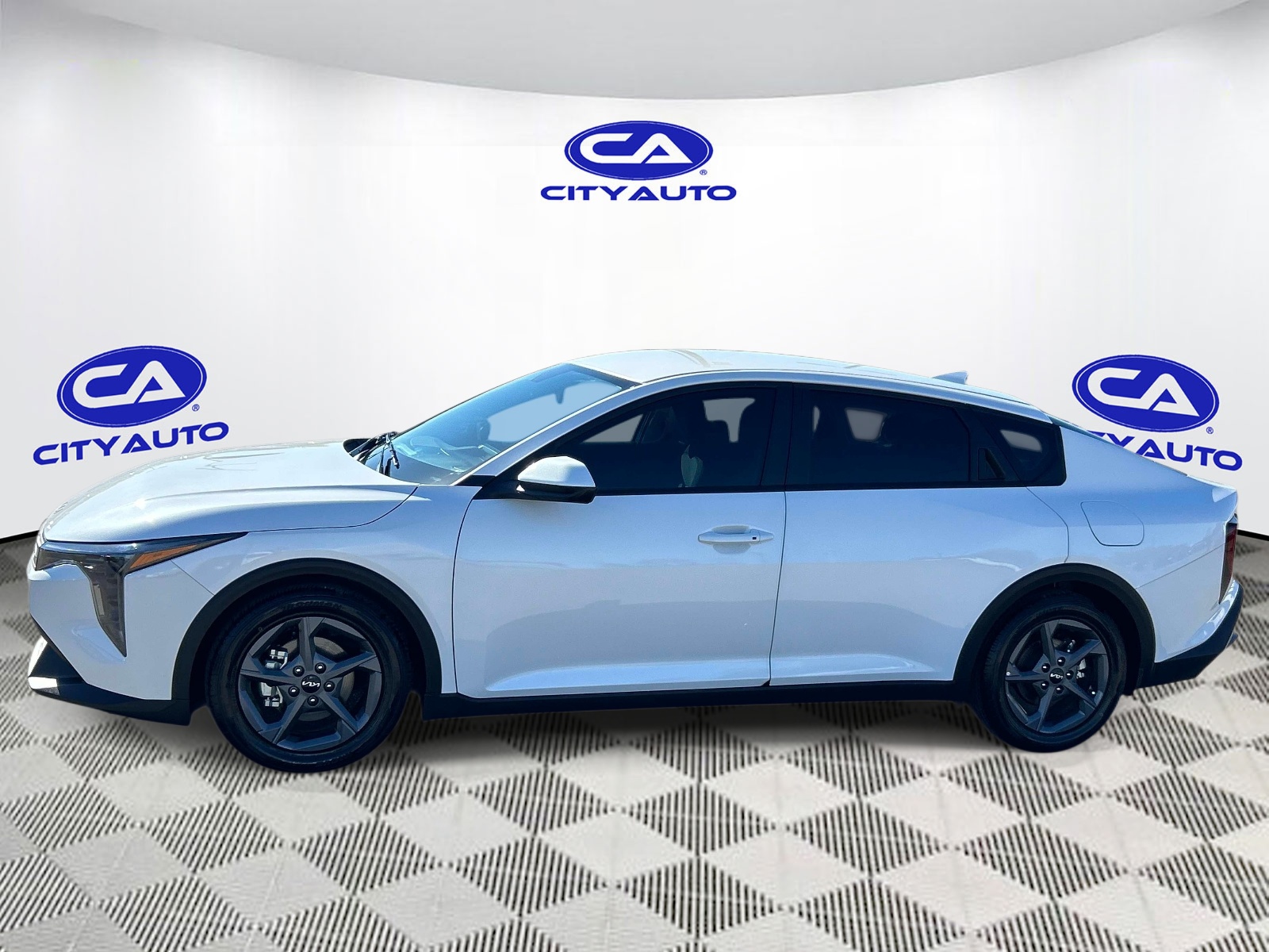 Vehicle photo 7