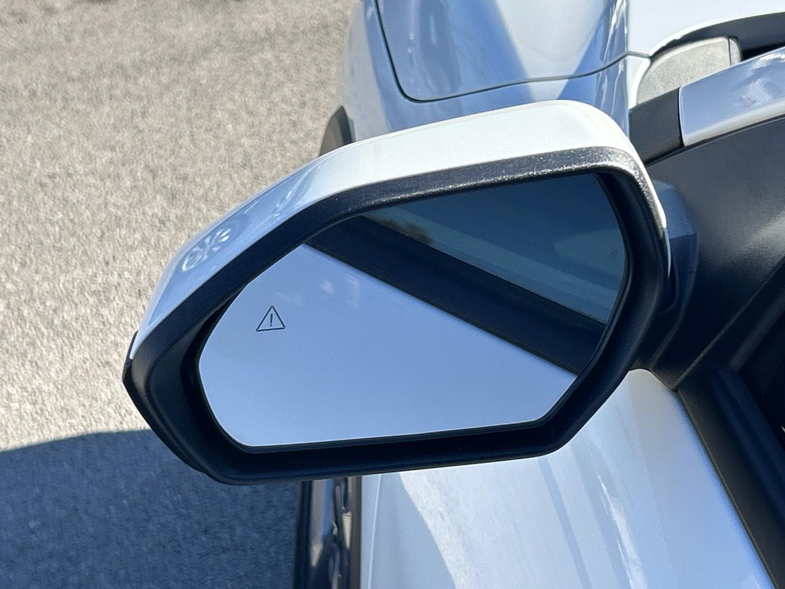 Vehicle photo 14