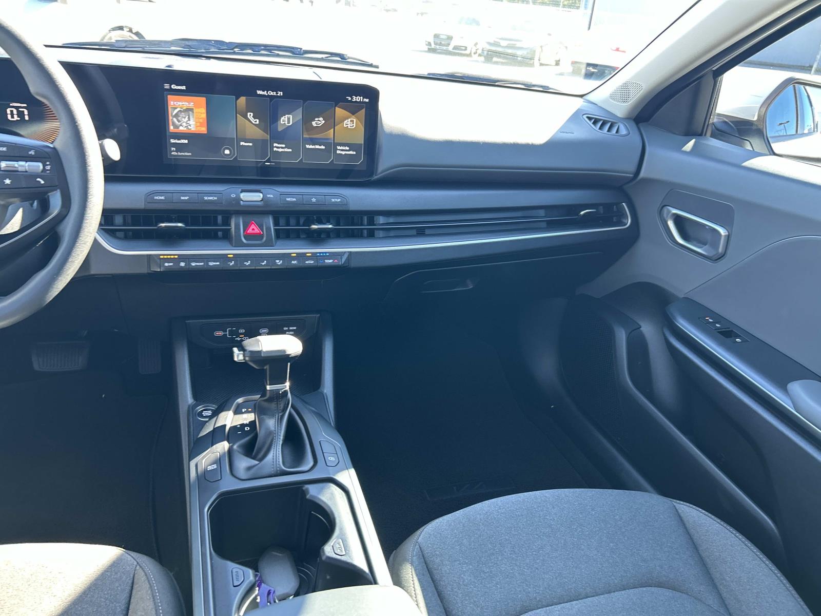 Vehicle photo 17
