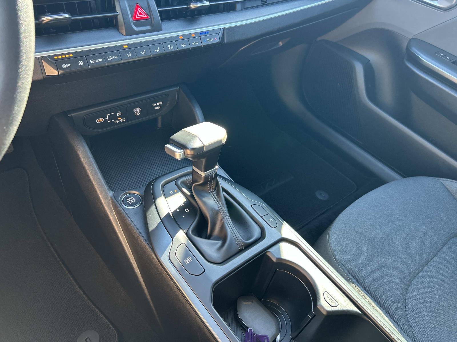 Vehicle photo 28