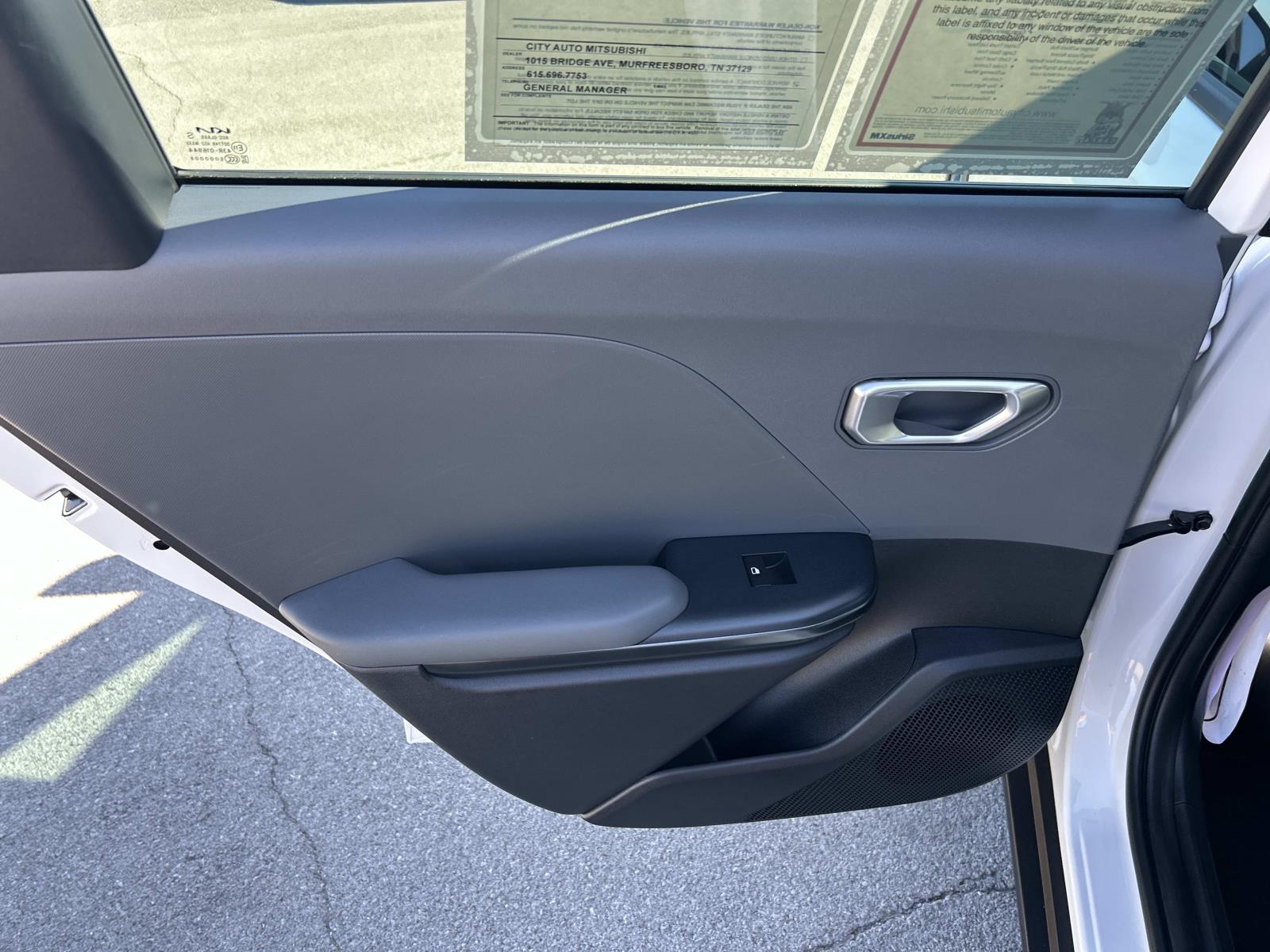 Vehicle photo 20