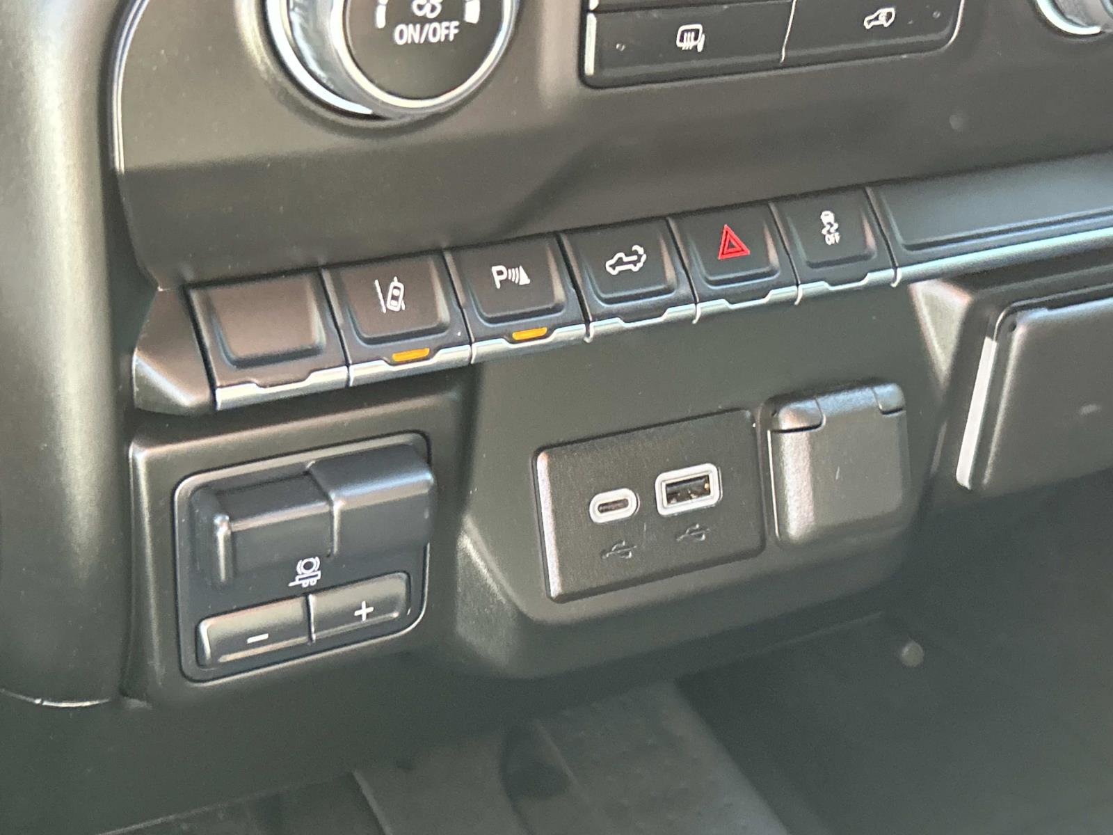 Vehicle photo 35